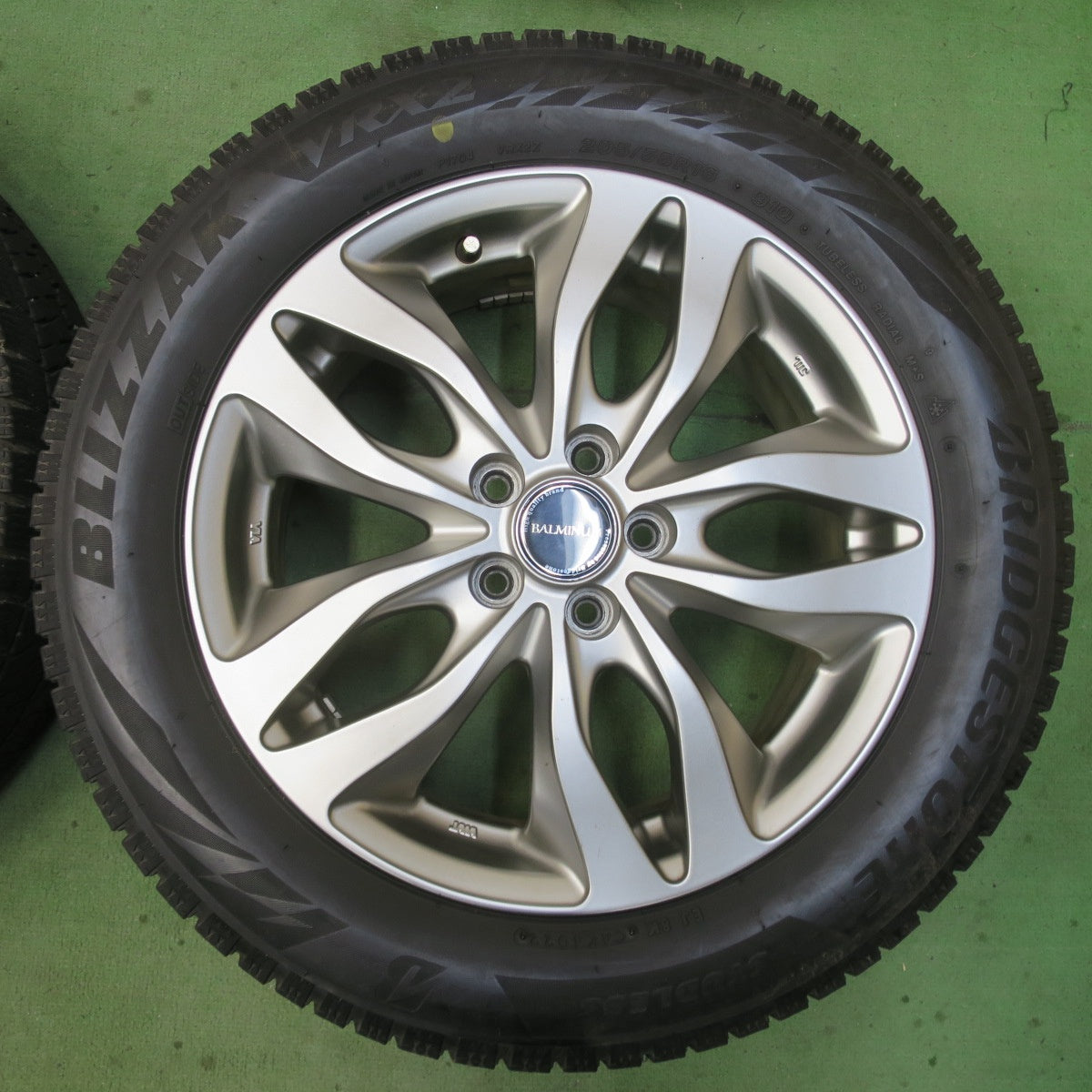 バリ溝！22年！キレイ！9分★インプレッサ 等 205/55R16 スタッドレス ブリヂストン ブリザック VRX2 BALMINUM DS-M バルミナ 16インチ PCD100/5H★6020608イス