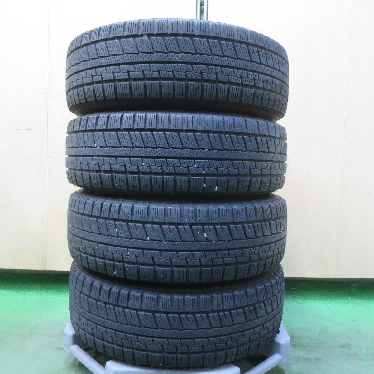 キレイ！22年◎スタッドレス 185/65R15 グリップマックス GRIP ICE X ESTROSA エステローザ 15インチ PCD100/4H◎6081608イス