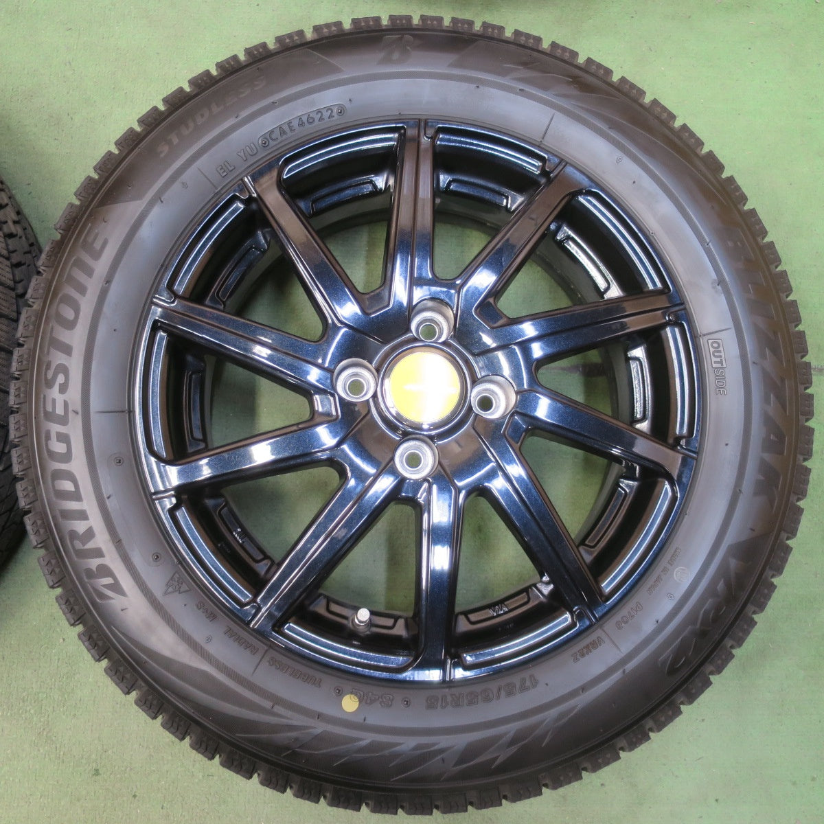 バリ溝！22年！キレイ！8.5分◎スタッドレス 175/65R15 ブリヂストン ブリザック VRX2 AIRBERG エアベルグ 15インチ PCD100/4H◎6072307イス