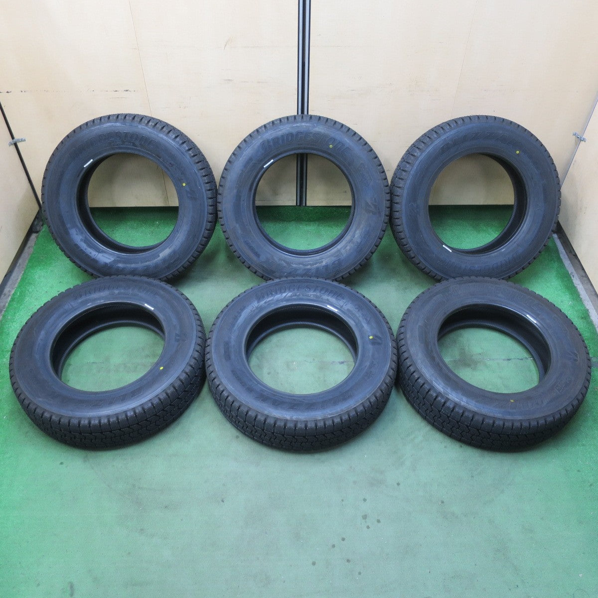 未使用！25年！6本★トラック タイヤ 205/70R16 111/109N スタッドレス ブリヂストン ブリザック W989 16インチ★6010704イスタ