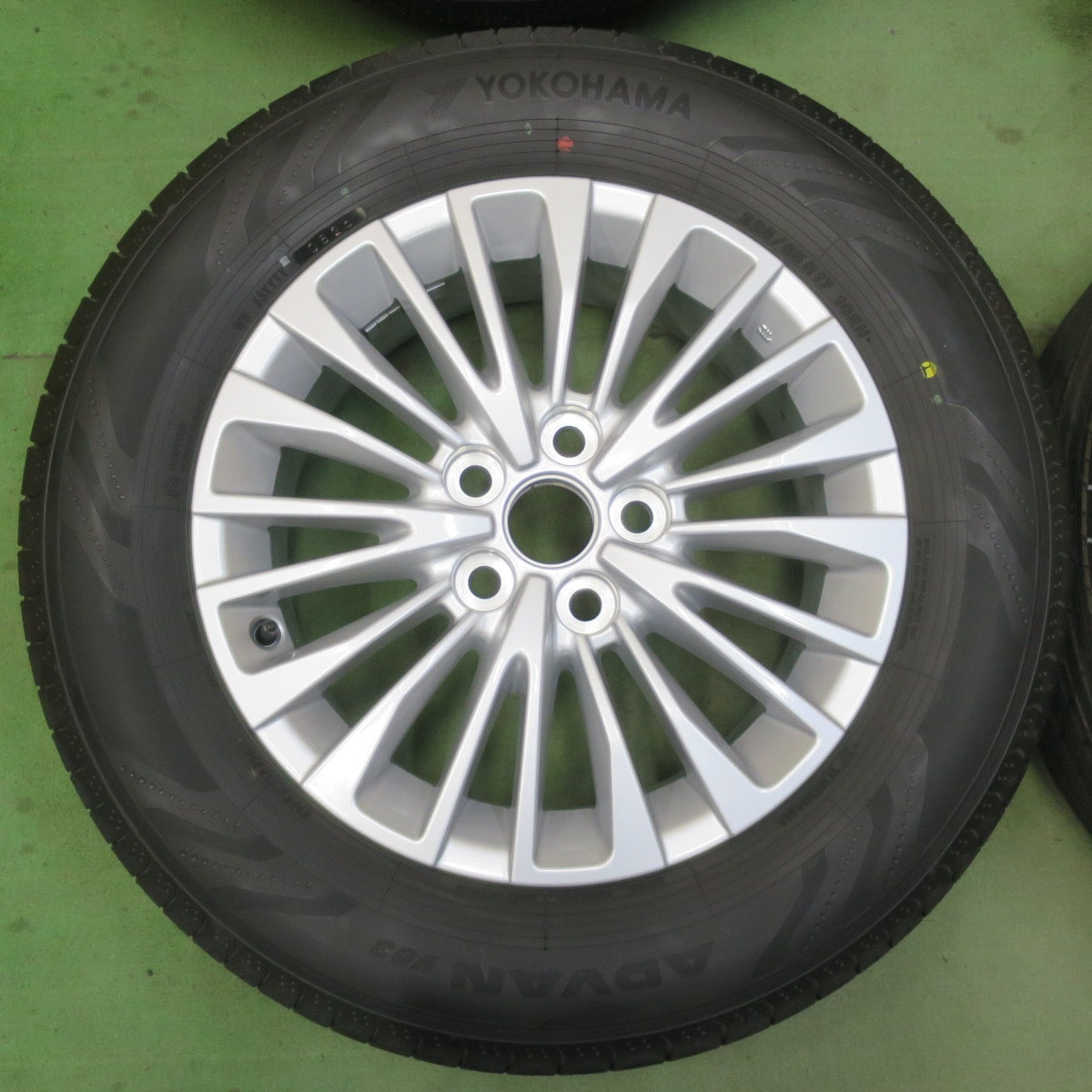 新車外し！26年★トヨタ 40系 アルファード ヴェルファイア 純正 225/65R17 ヨコハマ アドバン V03 17インチ PCD120/5H★6032606イノ