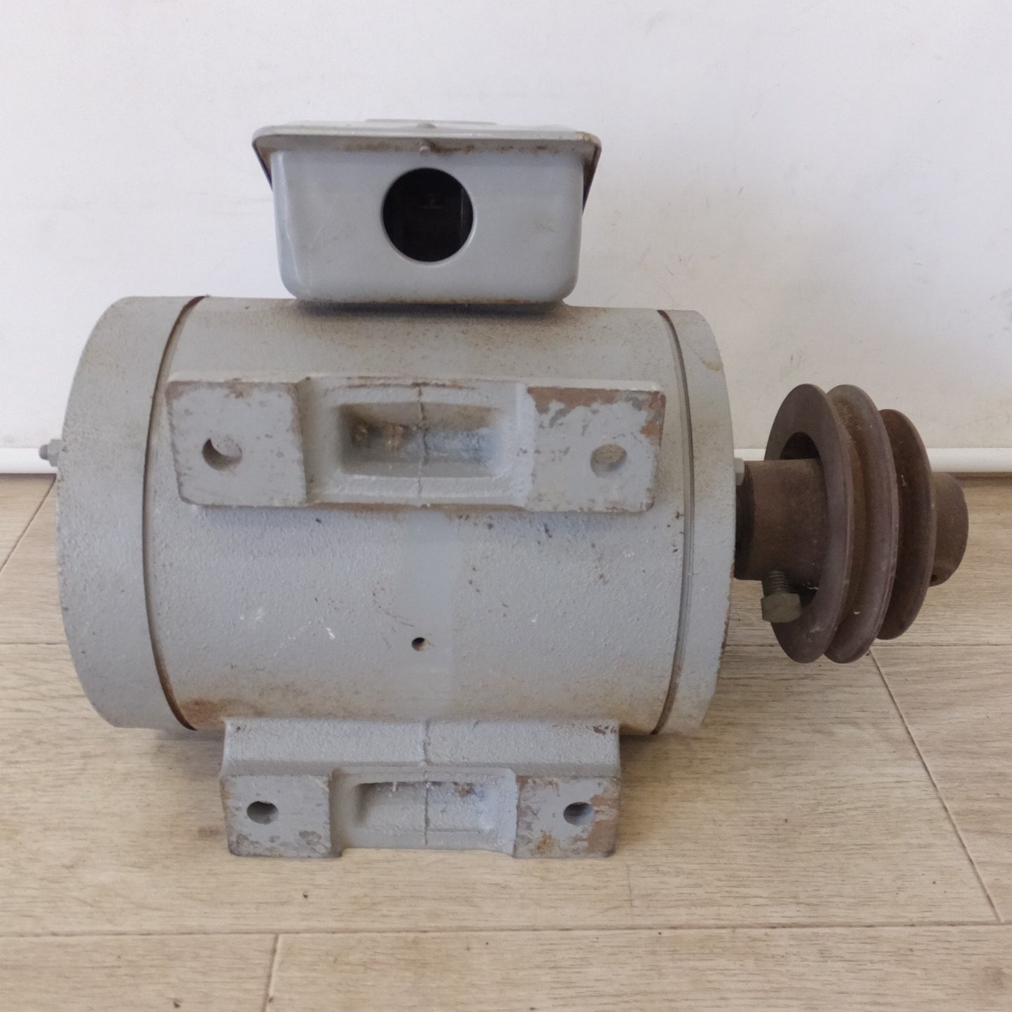 [送料無料] 現状品★三菱 MITSUBISHI 三相モーター SUPER LINE SB-E　0.75KW 4P 200/220V 50/60Hz★
