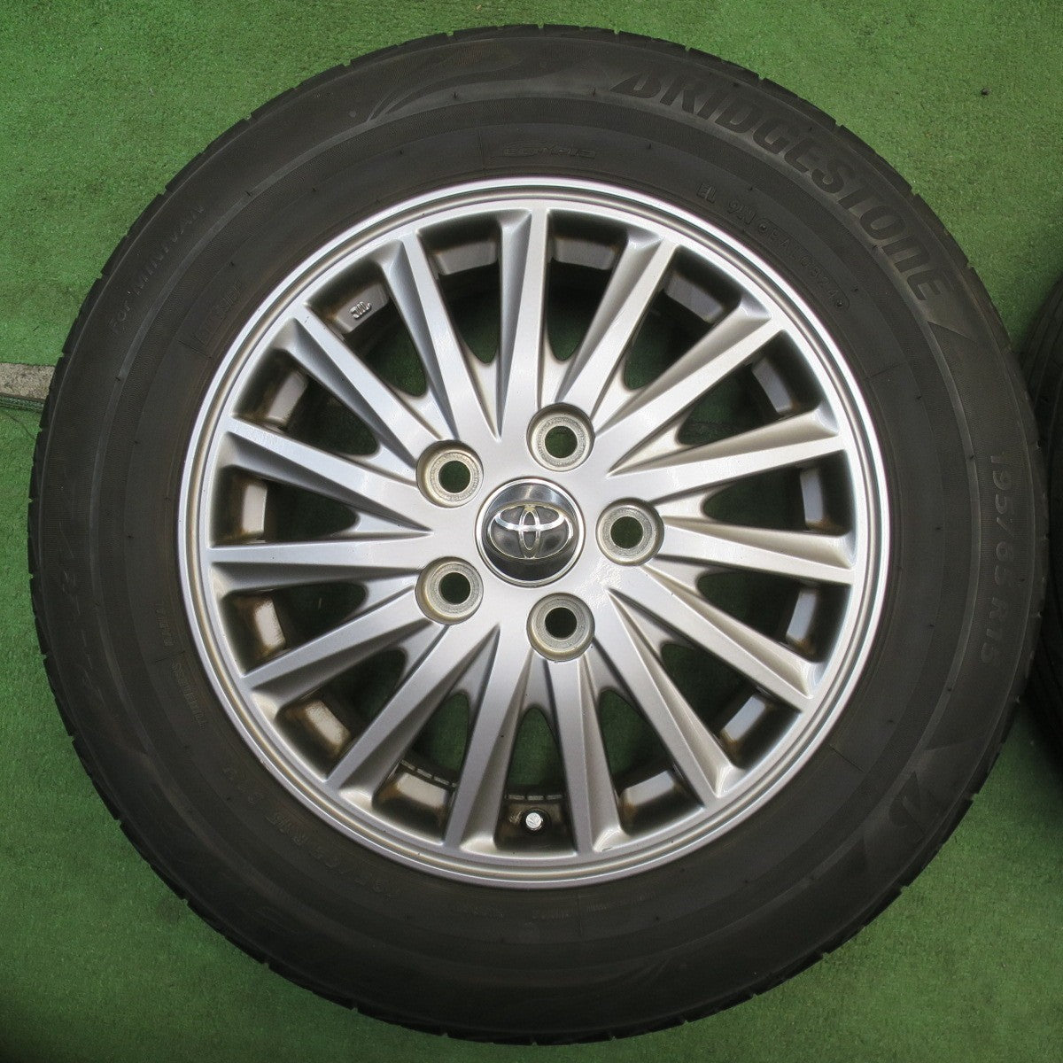 4本価格！24年◎トヨタ 80系 ノア ヴォクシー 純正 195/65R15 ブリヂストン プレイズ PX-RV2 15インチ PCD114.3/5H◎6061707NJノ