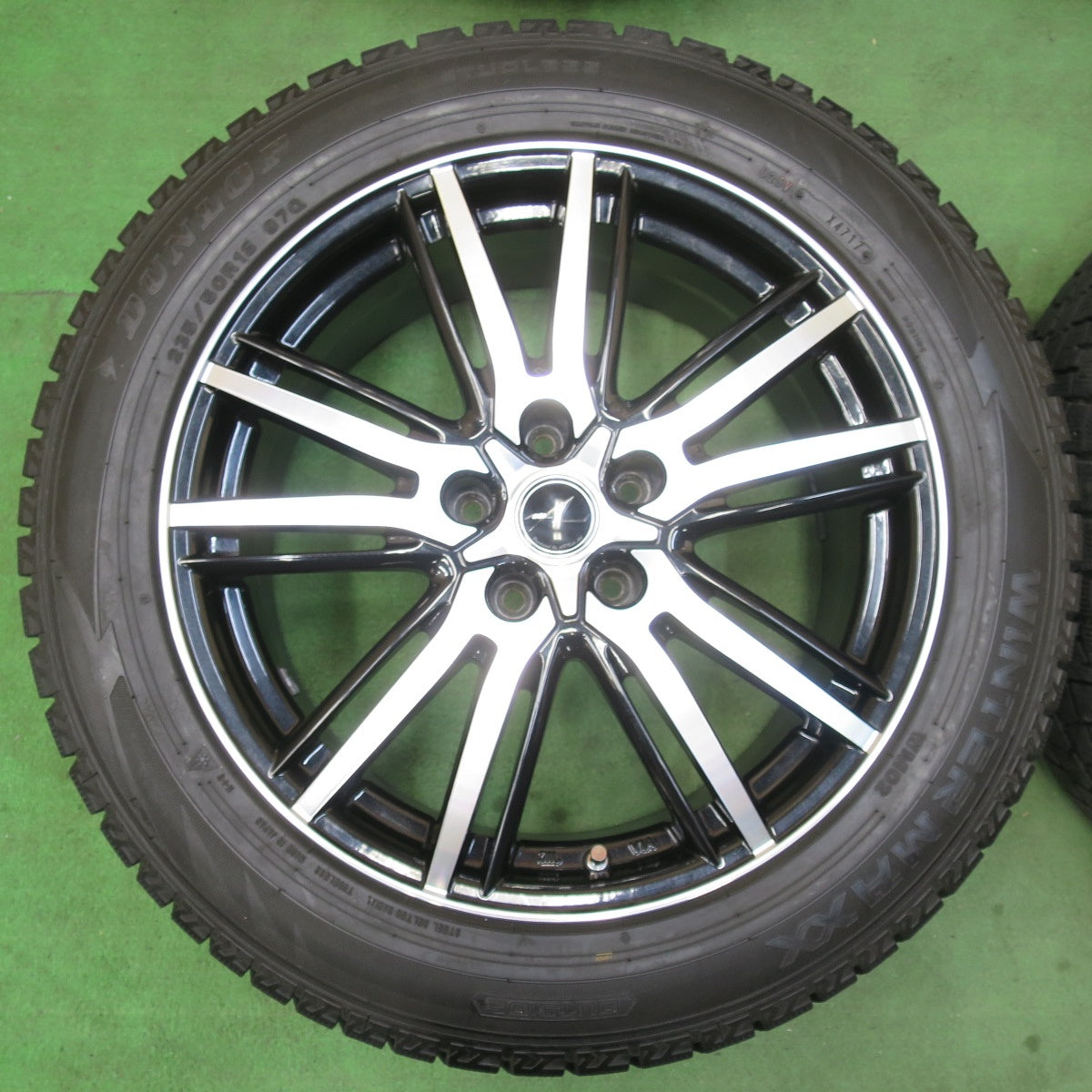 [送料無料] バリ溝！キレイ！8.5分★スタッドレス 235/50R18 ダンロップ ウインターマックス WM02 AXEL アクセル 18インチ PCD114.3/5H★5012515イス