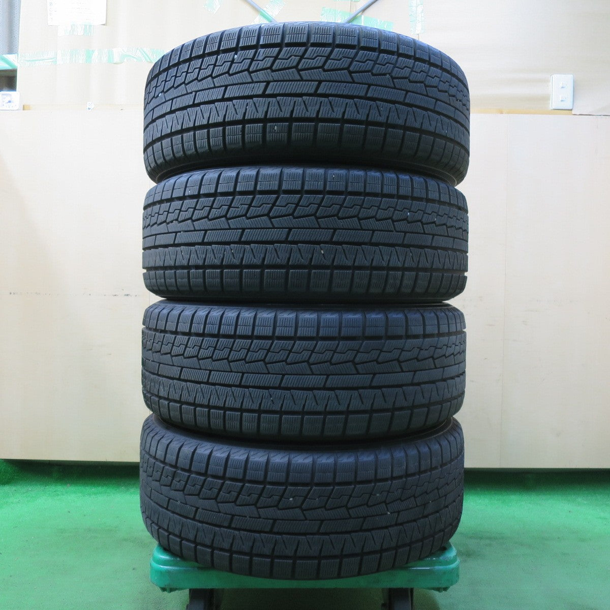 *送料無料* バリ溝！23年！9.5分以上★レクサス LS 純正 235/50R18 スタッドレス ヨコハマ アイスガード iG70 18インチ PCD120/5H★4082501イス