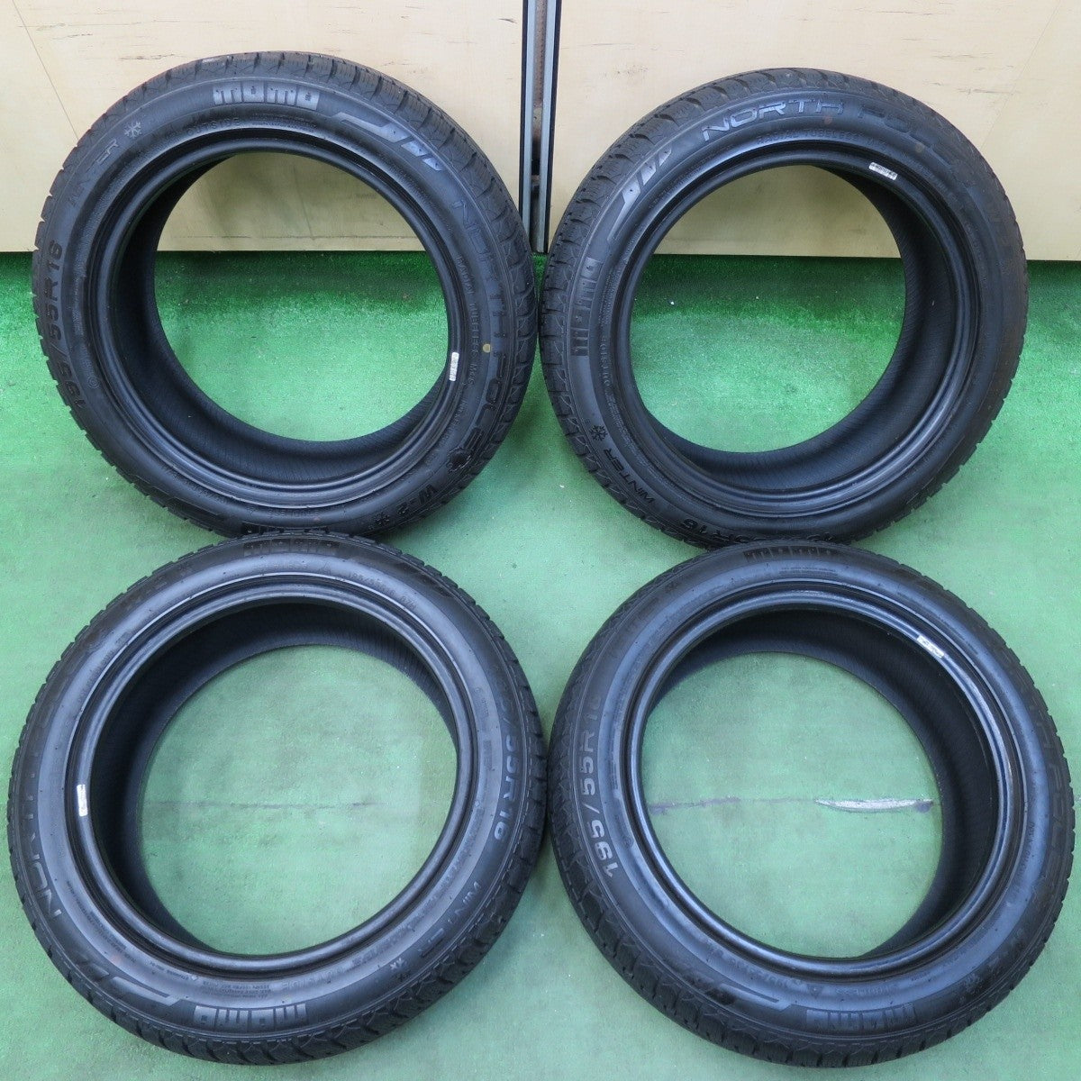 バリ溝！23年！9.5分★スタッドレス 195/55R16 モモ NORTH POLE W-2 タイヤ 16インチ  アクア アクシオ フィールダー ヴィッツ ノート フリード デミオ 等★5011003イスタ