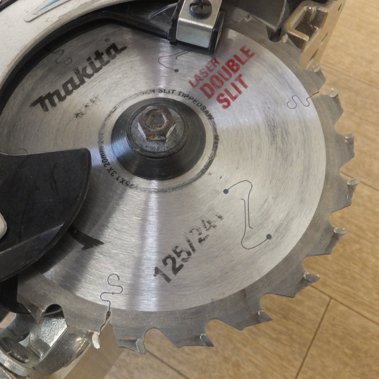 [送料無料] ★マキタ makita 125mm 充電式マルノコ SS540D DC14.4V　本体のみ★