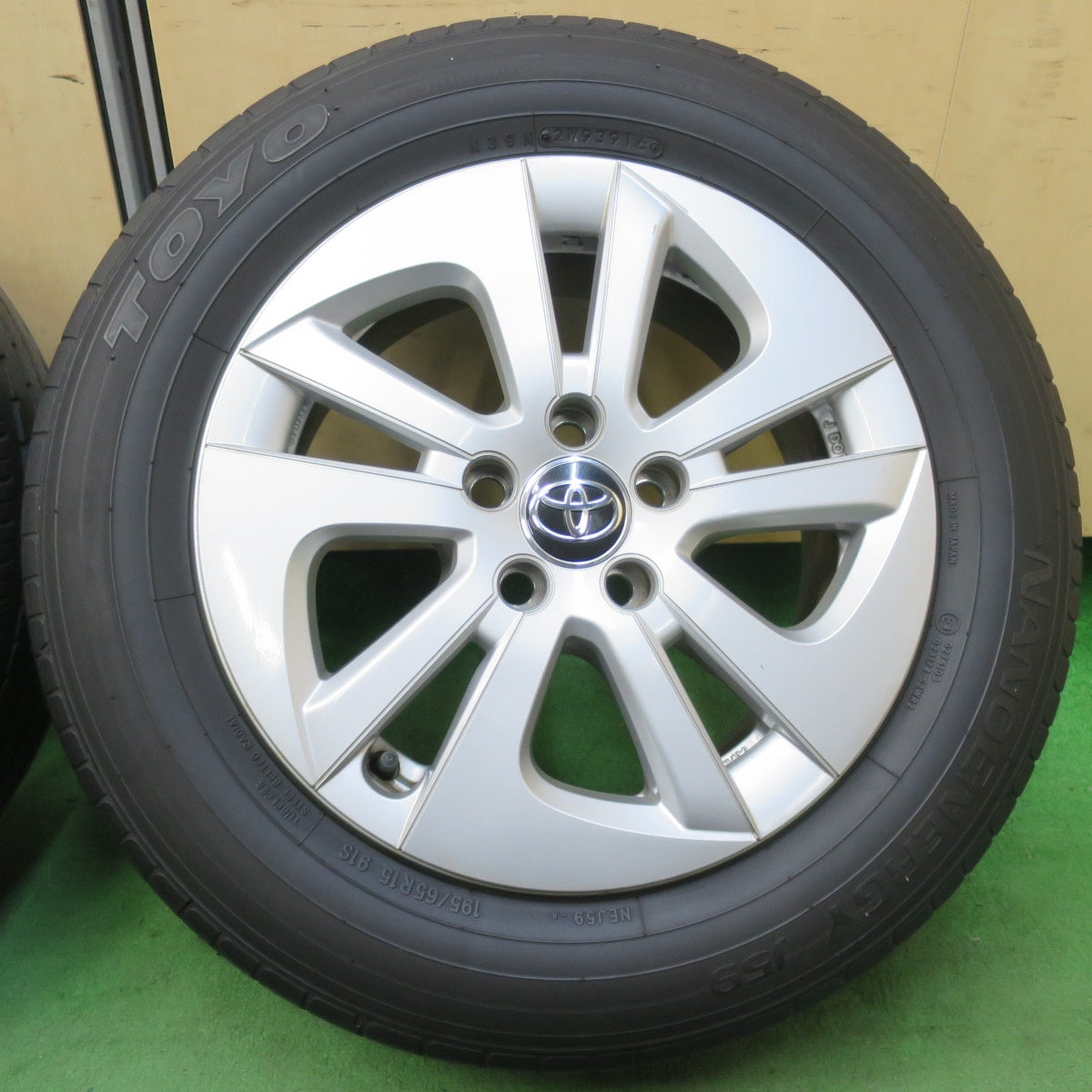 [送料無料] キレイ★トヨタ 50系 プリウス 純正 195/65R15 トーヨー ナノエナジー J59 15インチ PCD100/5H★5022115イノ