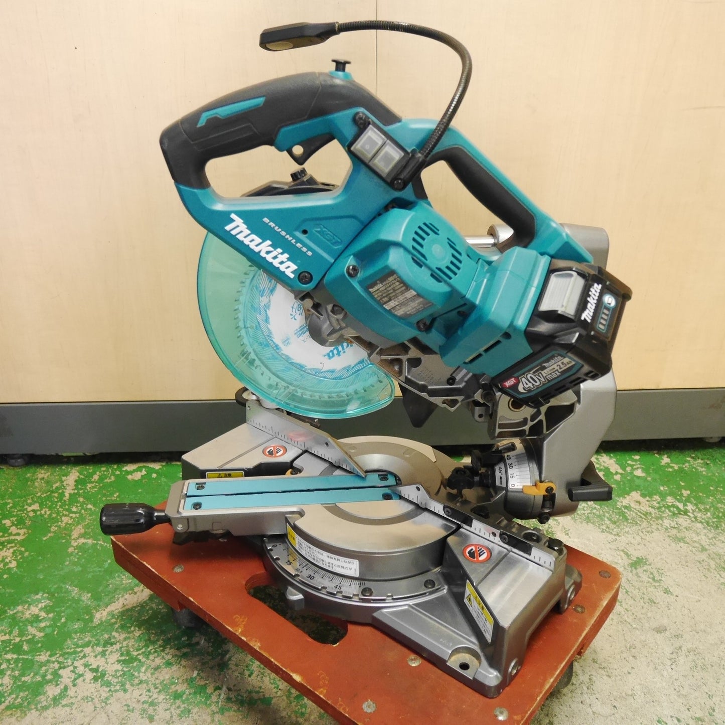 [送料無料] キレイ☆マキタ 165mm 充電式 スライド マルノコ LS001G 電動 工具 切断機 丸のこ 丸ノコ 丸鋸 木工用 makita☆