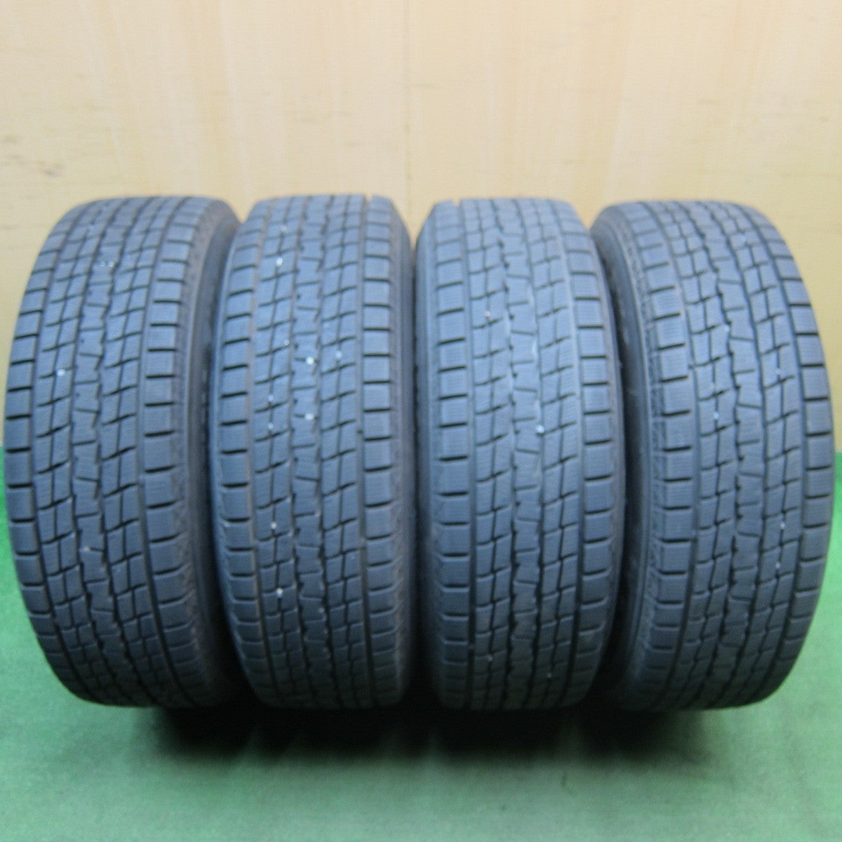 バリ溝！キレイ！9.5分以上★スタッドレス 225/65R17 グッドイヤー アイスナビ SUV ravrion RS01 ラブリオン 17インチ PCD114.3/5H★5031406TNス