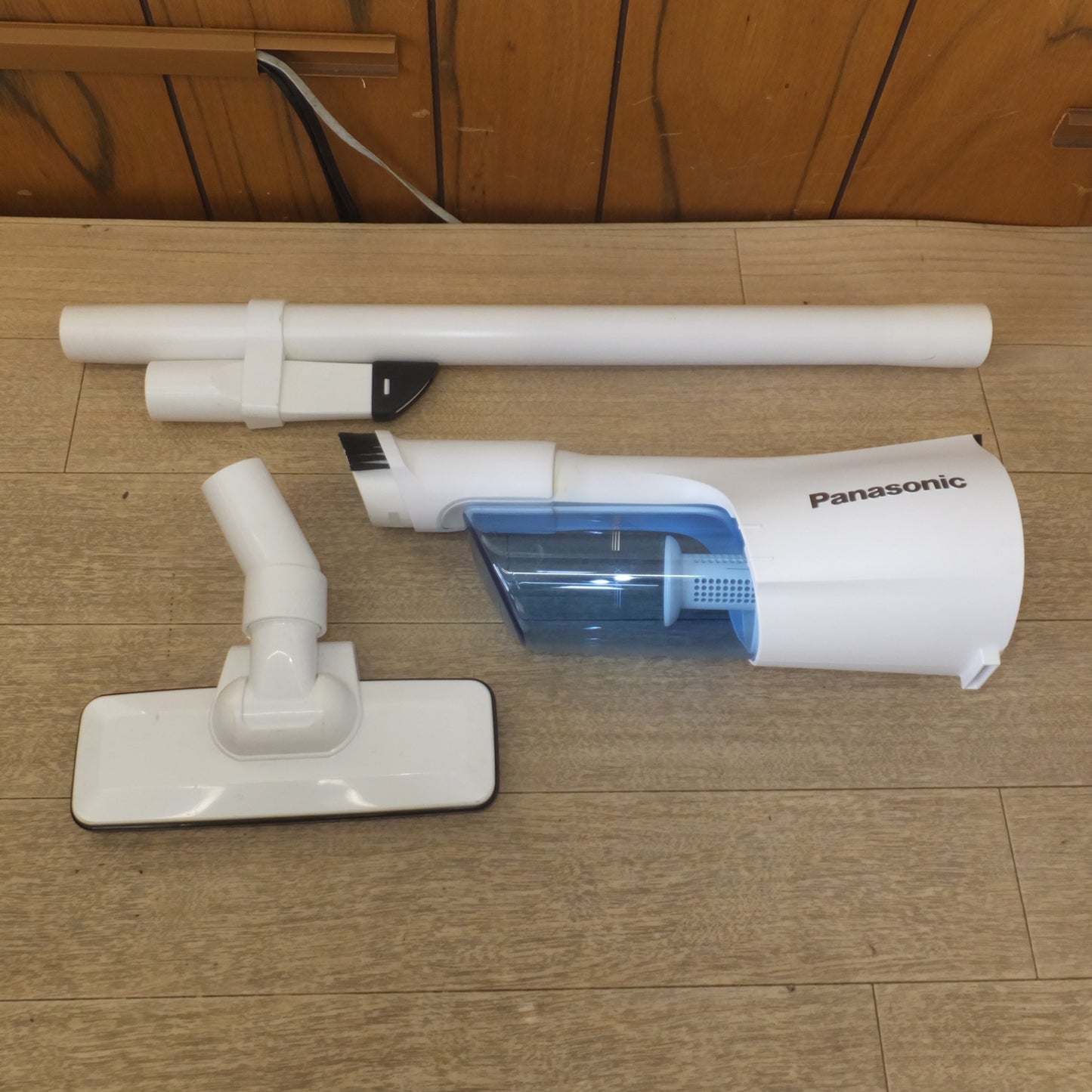 [送料無料] 未使用★パナソニック Panasonic 工事用充電クリーナー EZ37A3　リチウムイオン電池パック EZ9L54 2個　充電器 EZ0L81 2個　セット★