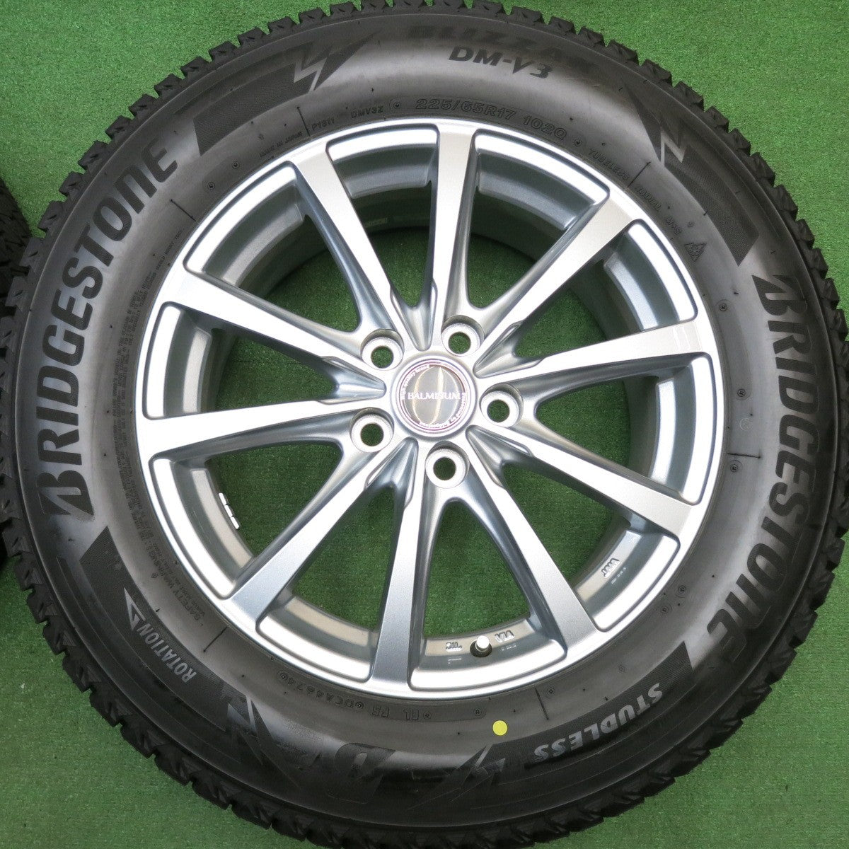 バリ溝！24年！キレイ！9.5分以上★スタッドレス 225/65R17 ブリヂストン ブリザック DM-V3 BALMINUM バルミナ 17インチ PCD114.3/5H★5120616HAス