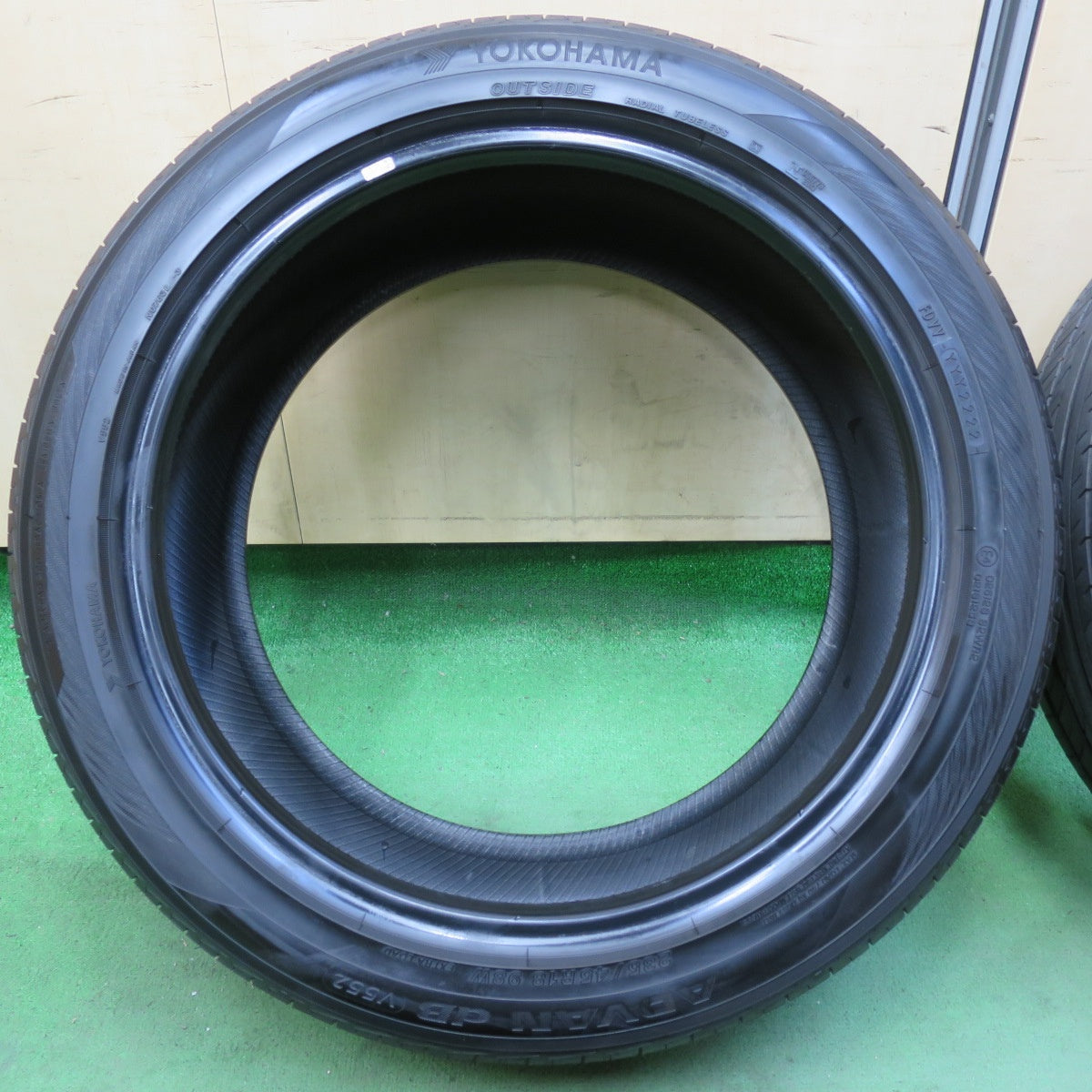 [送料無料] バリ溝！22年！9.5分★235/45R18 ヨコハマ アドバン dB V552 タイヤ 18インチ レクサス マークX アコード シビック ベンツ 等★5040305イノタ