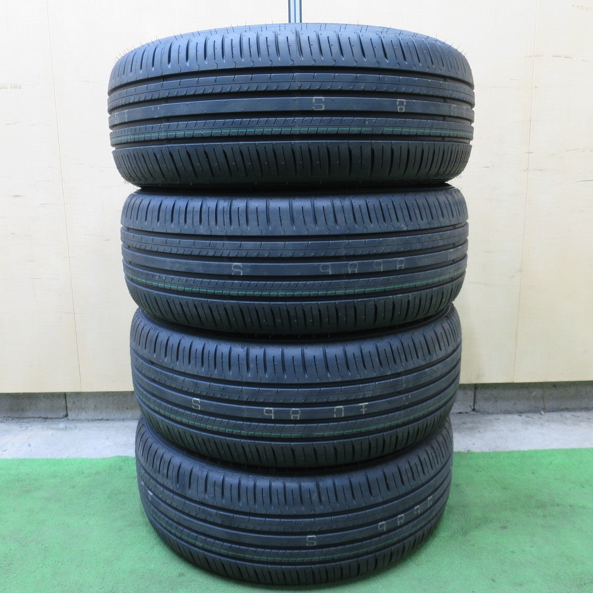 新車外し！25年★215/50R18 ダンロップ エナセーブ EC300+ タイヤ 18インチ ヤリスクロス CX-3 等★6031302NGノタ