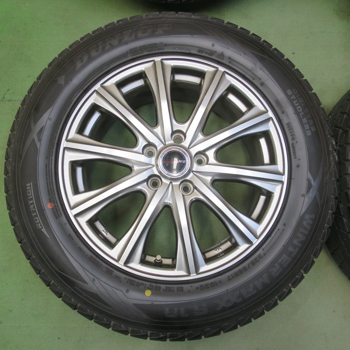 バリ溝！キレイ！9.5分◎スタッドレス 225/65R17 ダンロップ ウインターマックス SJ8 LUTZ 社外 アルミ 17インチ PCD114.3/5H◎6100903イス
