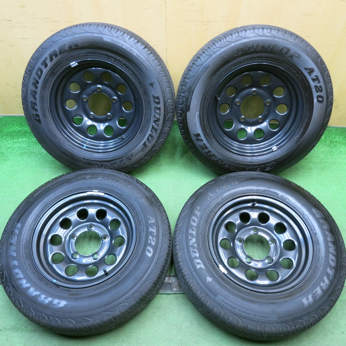 バリ溝！23年！キレイ！8.5分◎スズキ ジムニー シエラ 純正 スチール 195/80R15 ダンロップ AT20 グラントレック 15インチ PCD139.7/5H◎6081414HAノ
