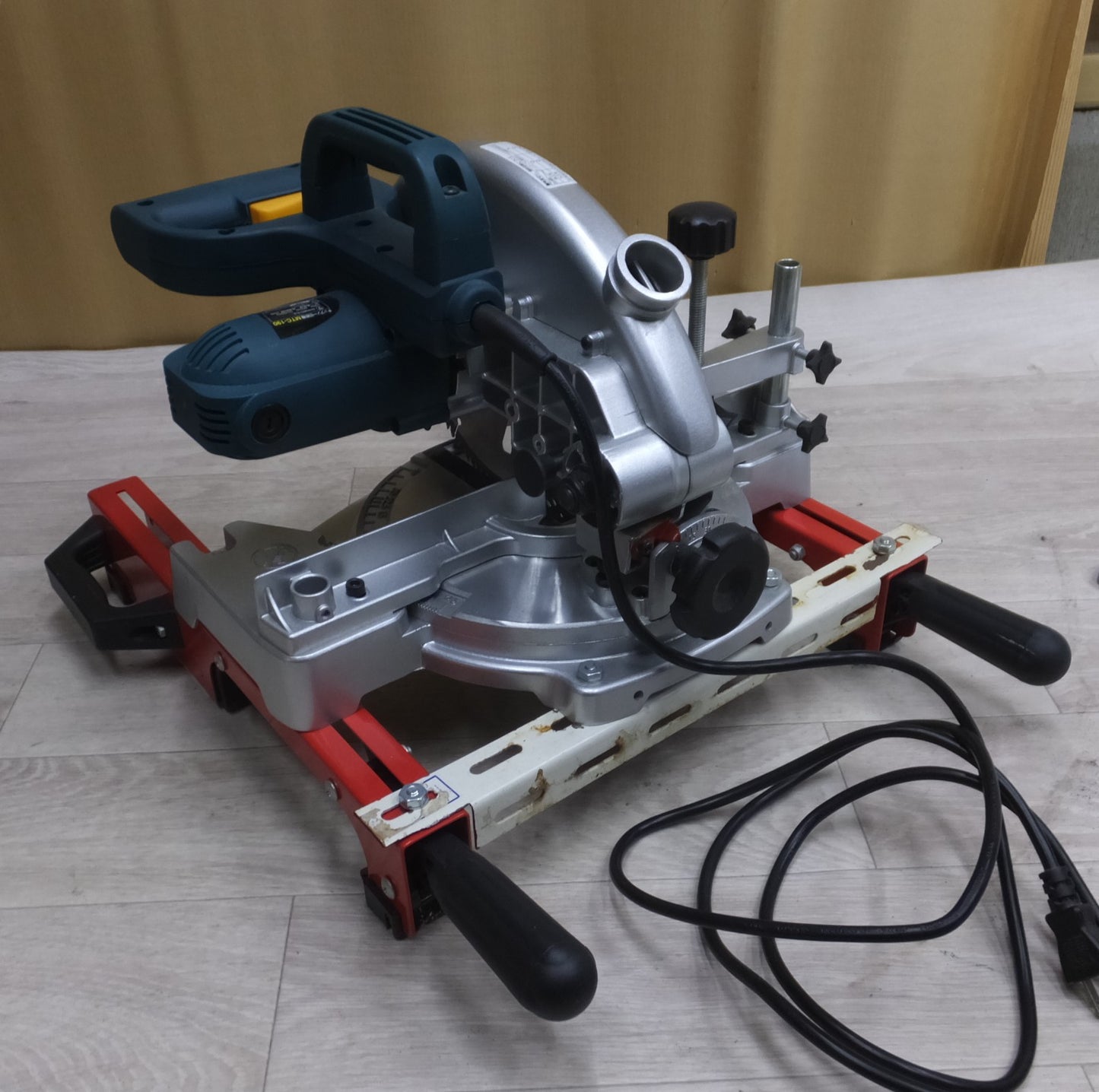 [送料無料] キレイ◆新興製作所 チップソー 切断機 100V 鉄工 木工 両用 MTC-190 卓上 丸ノコ 丸鋸 丸のこ 電動 工具◆