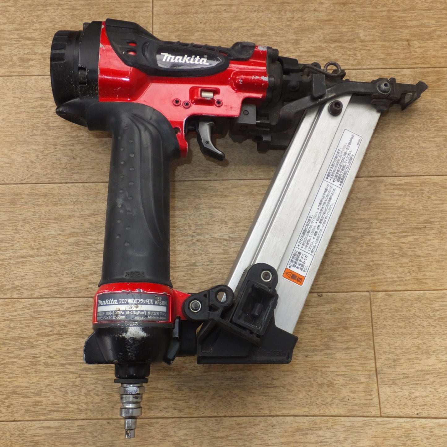 [送料無料] ★マキタ makita フロア用高圧ブラッド釘打 AF530H エアダスタ付　32～50mm★