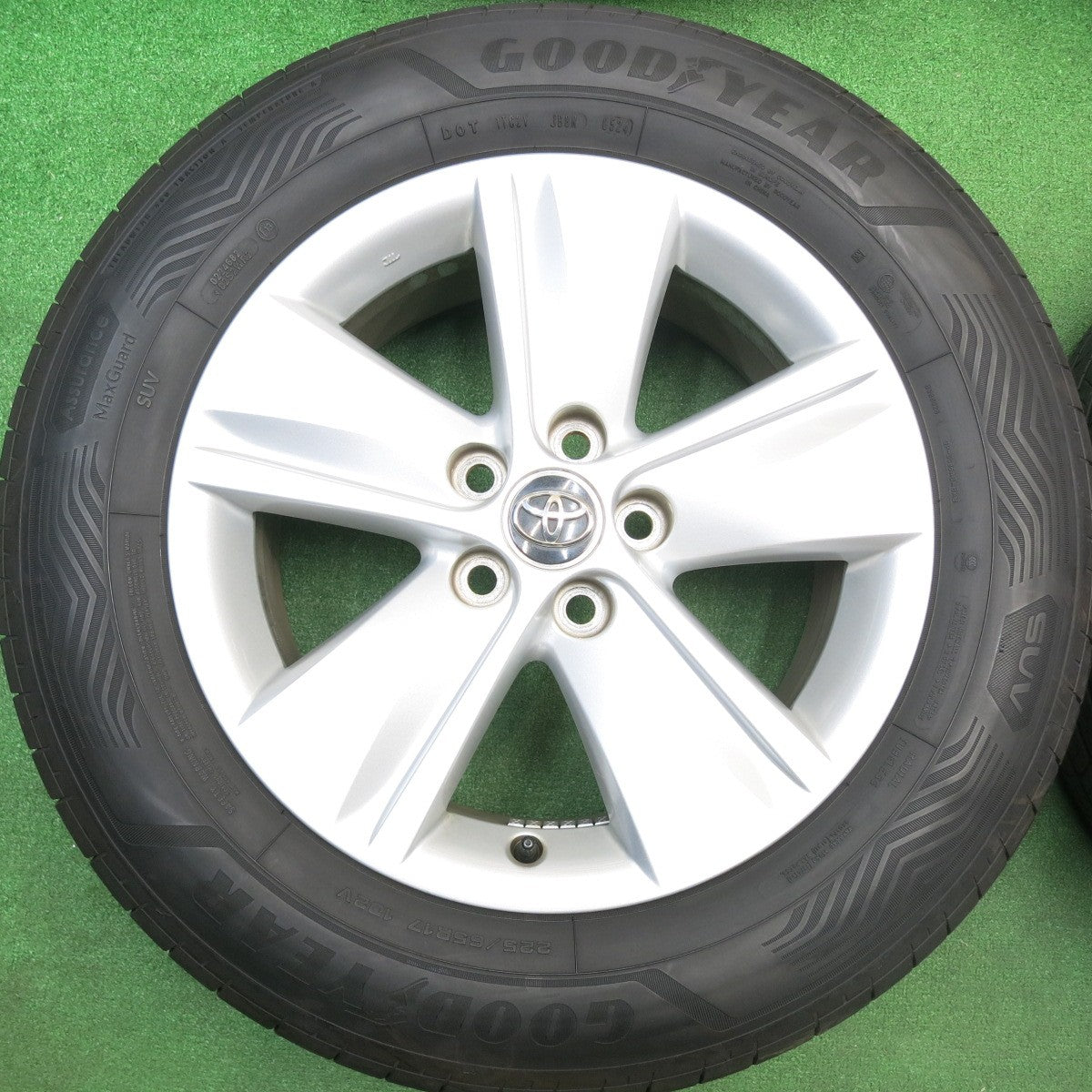 バリ溝！24年！キレイ！9.5分★トヨタ 60系 ハリアー 純正 225/65R17 グッドイヤー ASSURANCE MaxGuard SUV 17インチ PCD114.3/5H★5113021HAノ