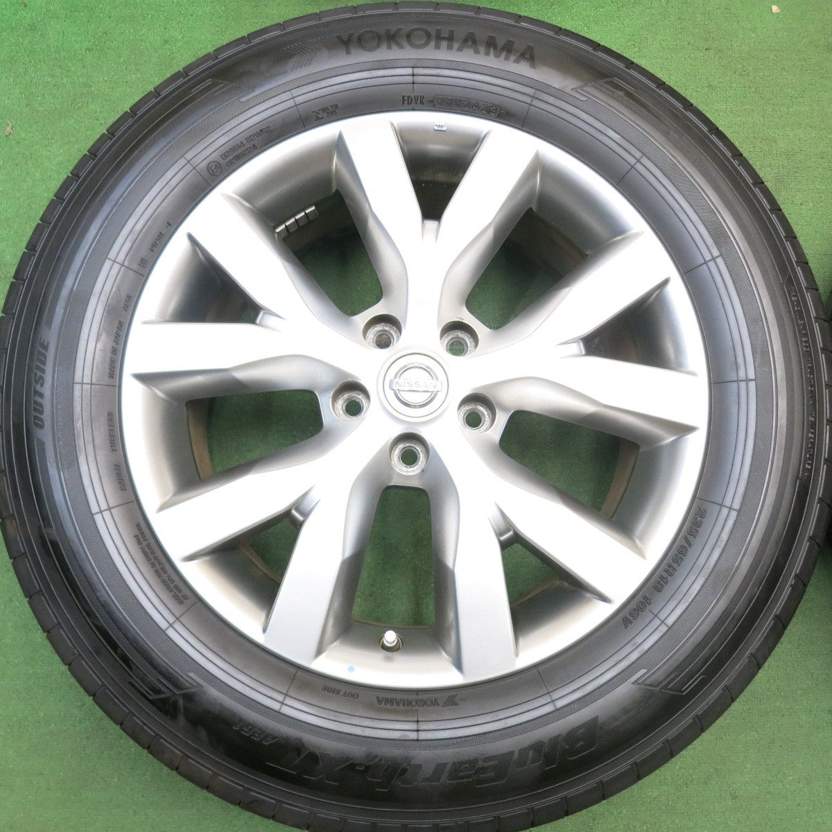 バリ溝！23年！キレイ！9.5分★日産 Z51 ムラーノ 純正 235/65R18 ヨコハマ BluEarth-XT AE61 18インチ PCD114.3/5H★5072708HAノ