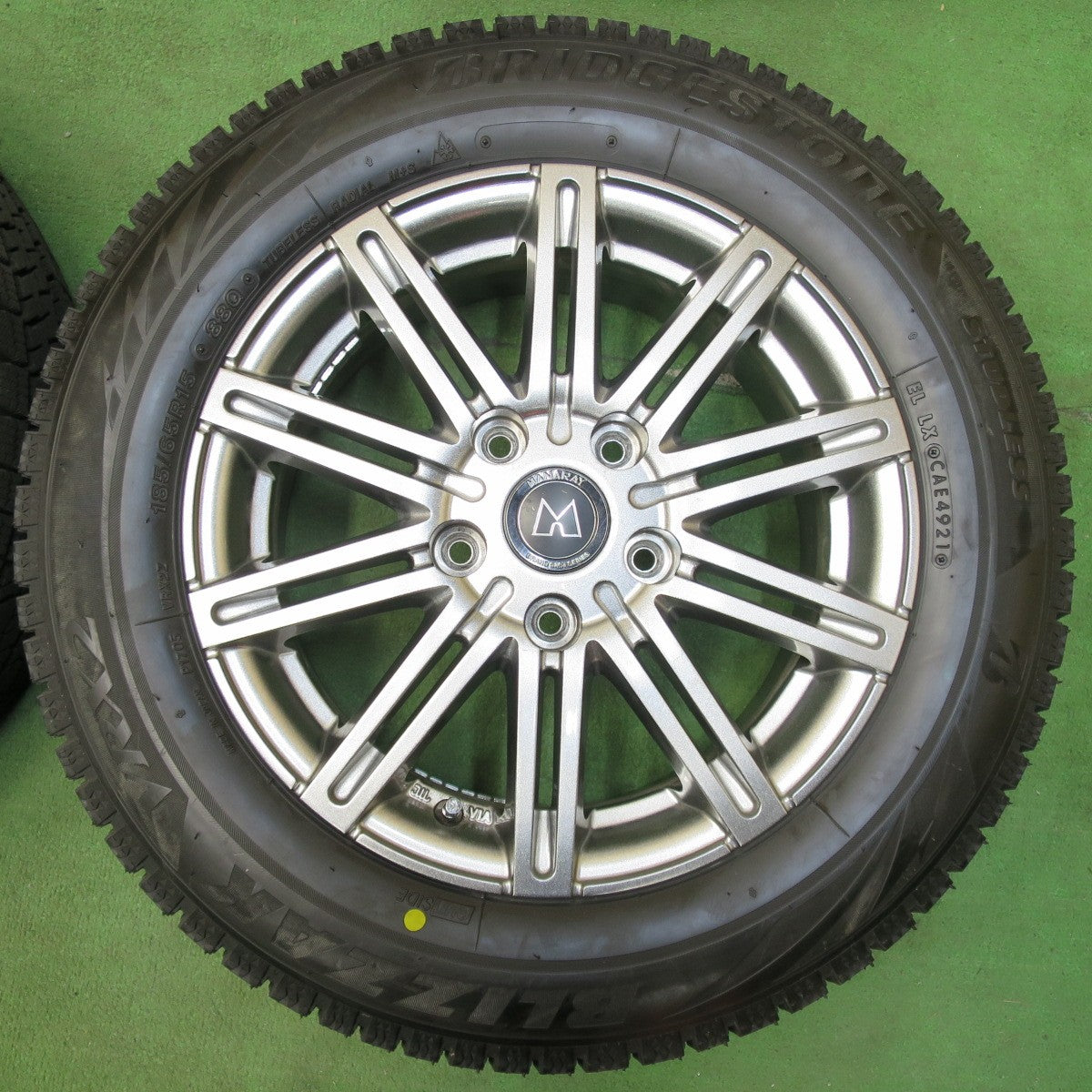 [送料無料] バリ溝！21年！キレイ！ほぼ10分★スタッドレス 185/65R15 ブリヂストン ブリザック VRX2 MANARAY マナレイ 15インチ PCD114.3/5H★4121408イス