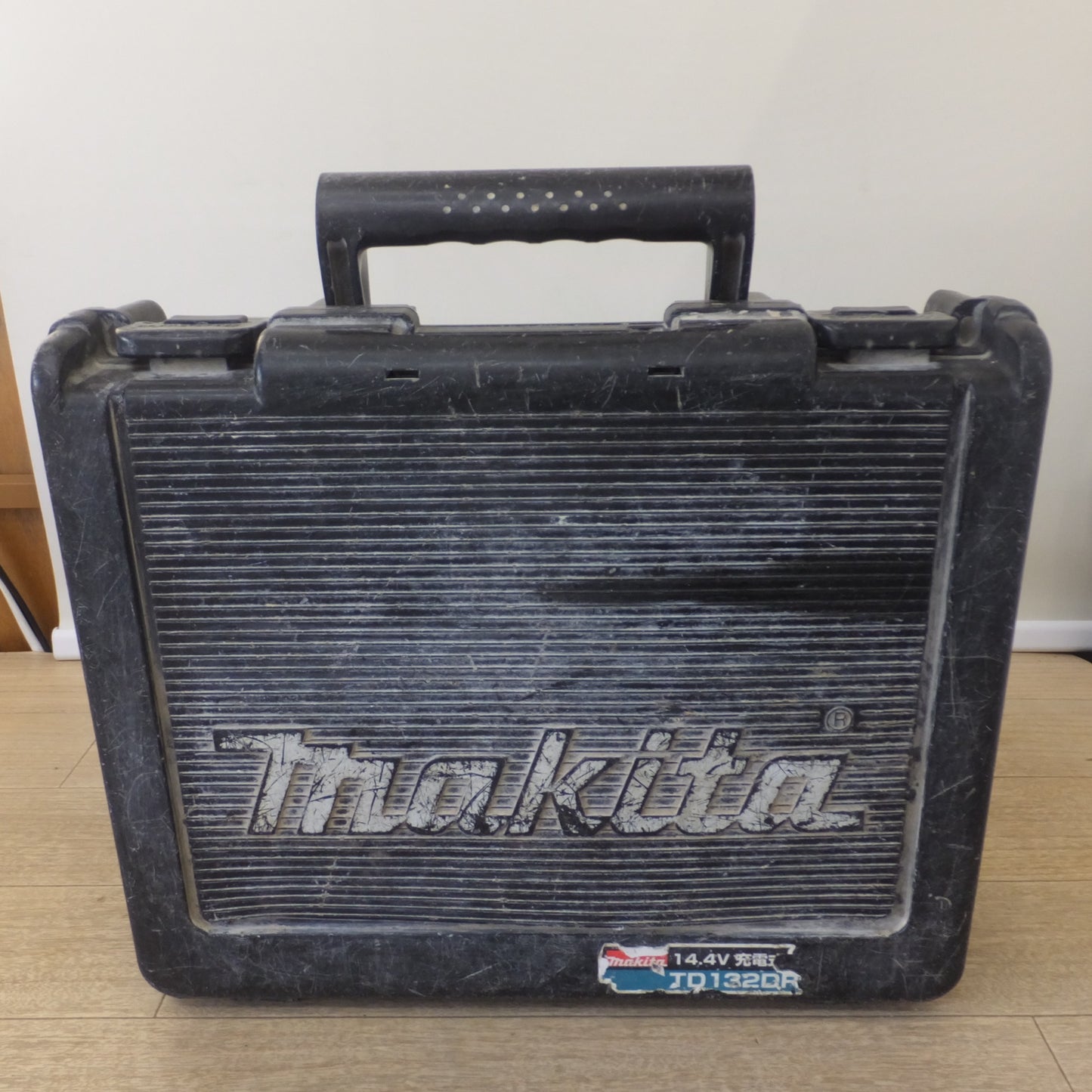 [送料無料] 現状品★マキタ makita 充電式インパクトドライバ TD132DRFXB 14.4V★