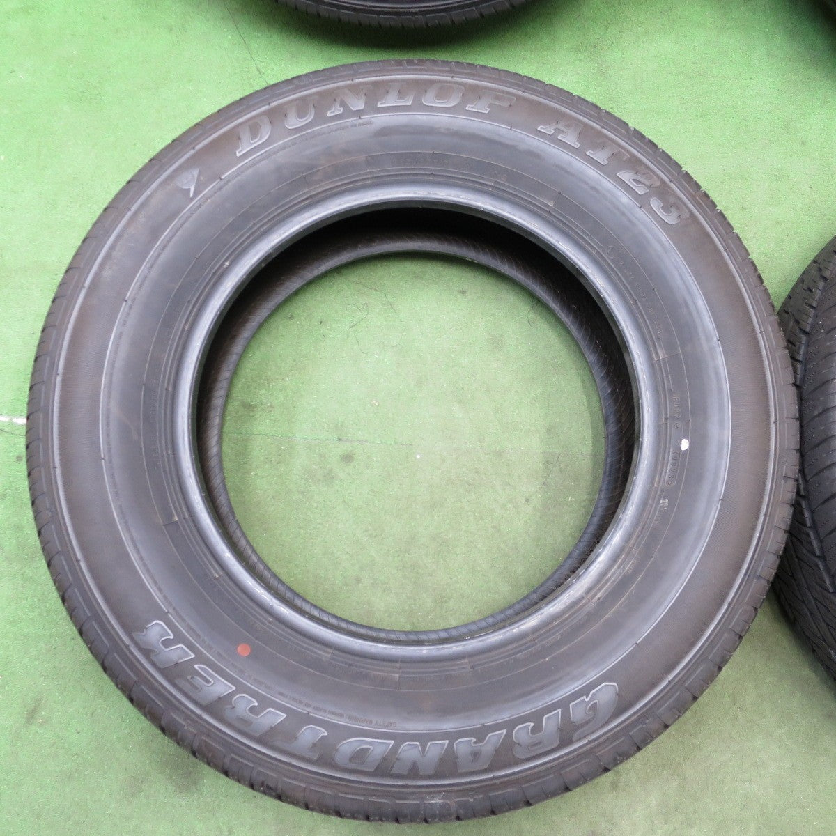 バリ溝！23年！9.5分★265/65R18 ダンロップ AT23 グラントレック タイヤ 18インチ ランクル 250 300 レクサス GX LX 等★6021801NGノタ