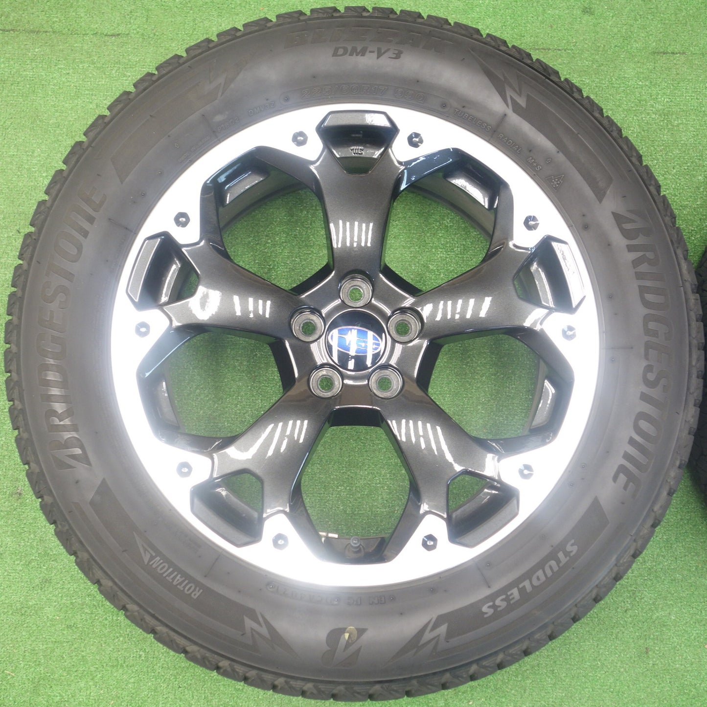 キレイ★スバル XV GT系 純正 225/60R17 スタッドレス ブリヂストン ブリザック DM-V3 17インチ PCD100/5H★6021101KTス