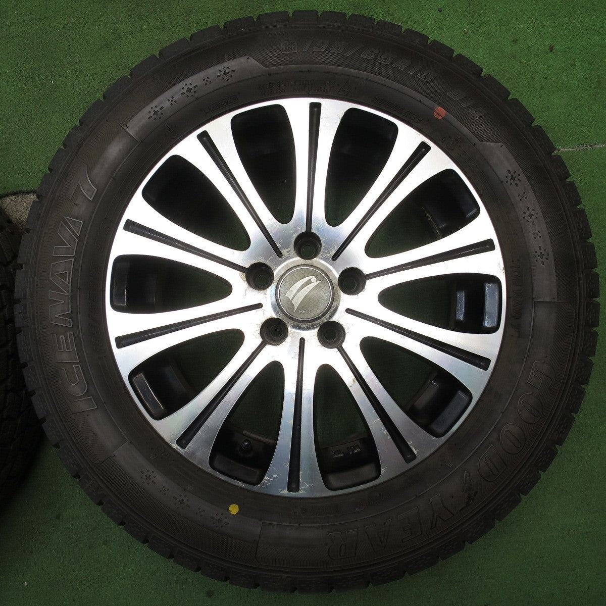 バリ溝！22年！9.5分以上★プリウス 等 195/65R15 スタッドレス グッドイヤー アイスナビ7 BEO ベオ 15インチ PCD100/5H★5081801NJス