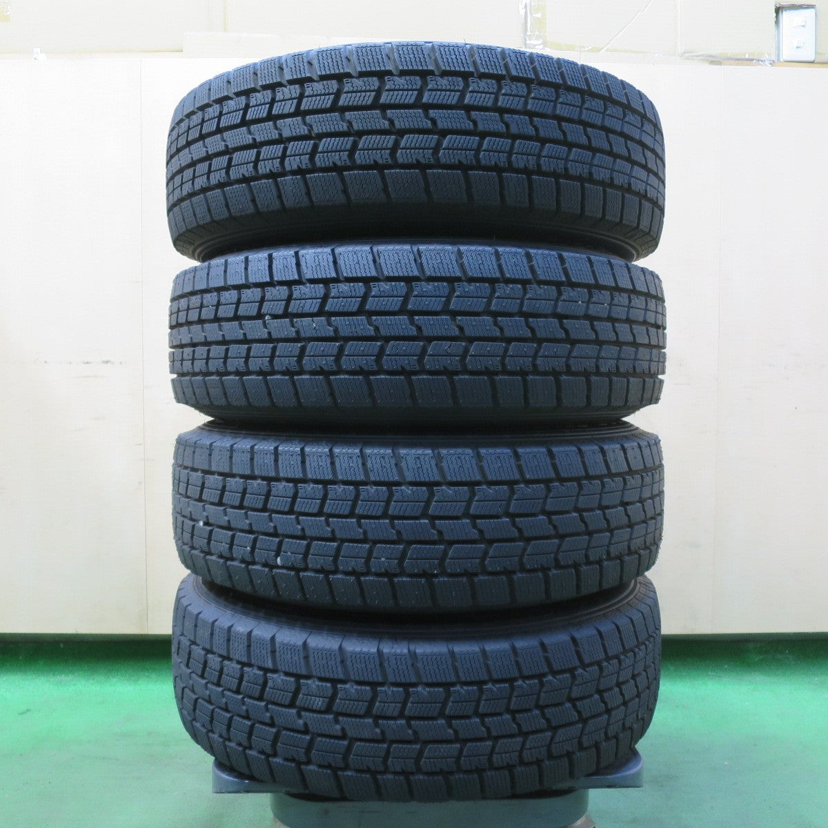 バリ溝！24年！キレイ！ほぼ10分★スタッドレス 175/70R14 グッドイヤー アイスナビ7 ravrion RS01 ラブリオン 14インチ PCD100/4H★5082303イス