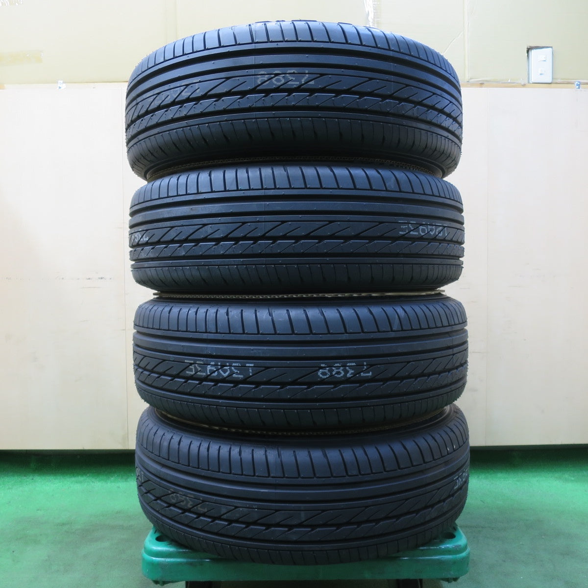 [送料無料] 未使用！24年★BARBERO CRIMSON 215/60R17C 109/107R グッドイヤー イーグル #1 ホワイトレター バルベロ クリムソン 17インチ PCD139.7/6H★5031007イノ