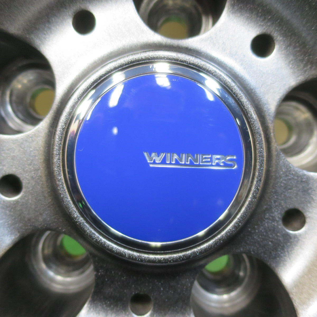[送料無料] バリ溝！23年！キレイ！9.5分★スタッドレス 235/60R18 ダンロップ ウインターマックス SJ8 SJ8+ WINNERS ウィナーズ 18インチ PCD114.3/5H★5031502イス