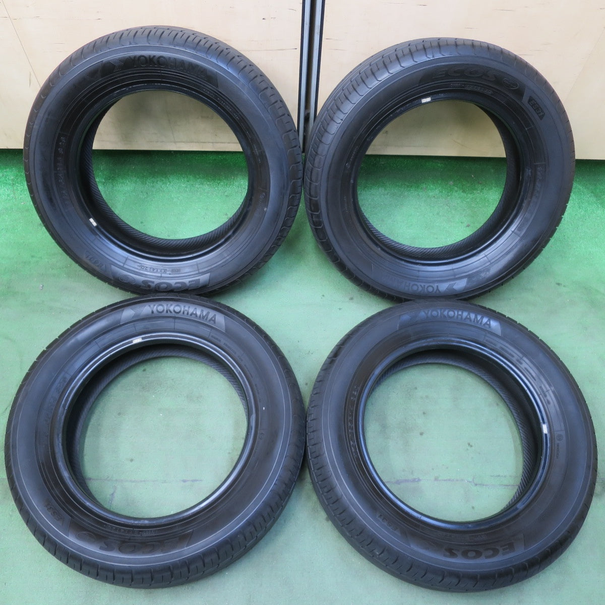 バリ溝！8.5分★175/65R14 ヨコハマ エコス ES31 タイヤ 14インチ ノート フィット キューブ ヴィッツ 等★5112405イノタ