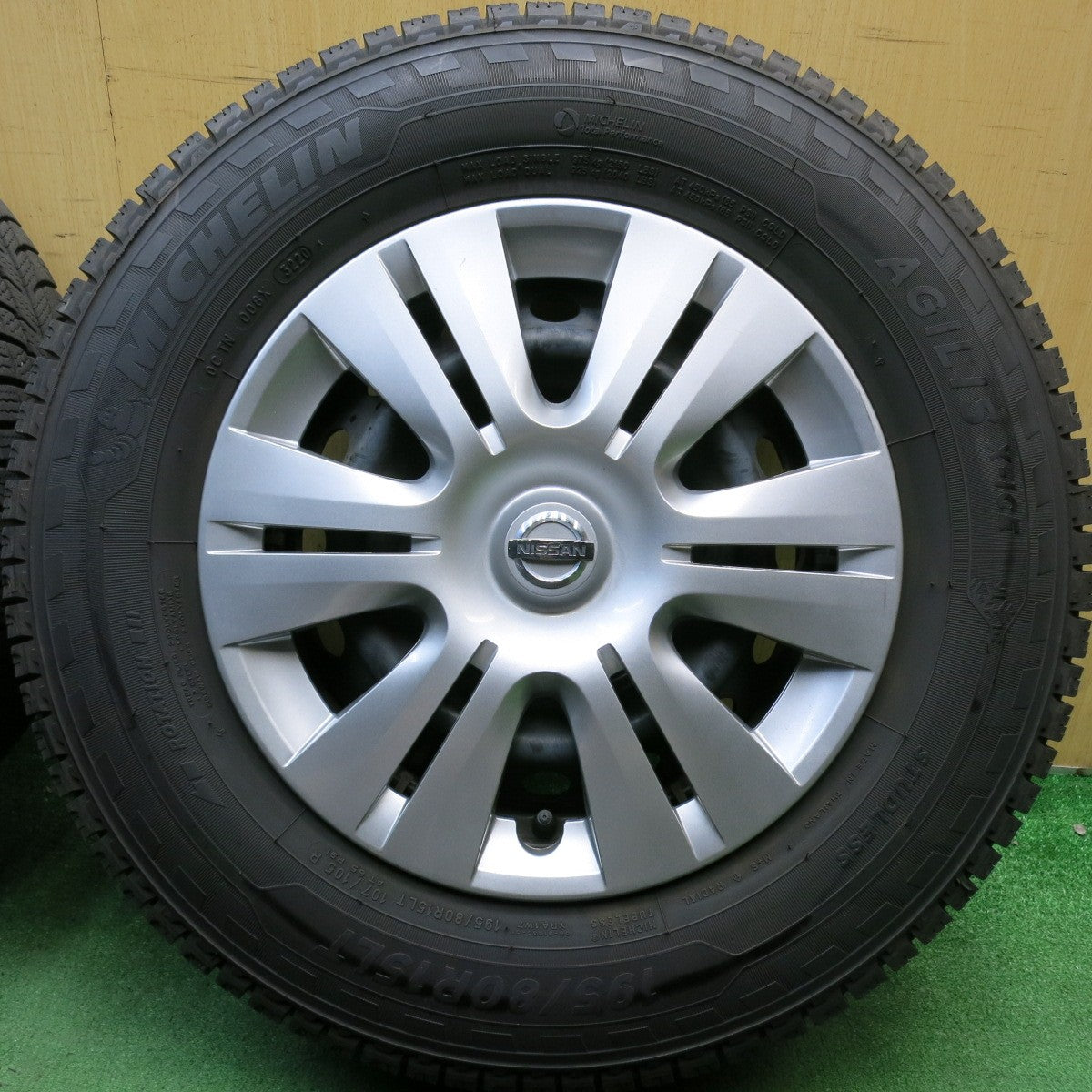 キレイ◎日産 NV350 キャラバン 純正 スチール 195/80R15 107/105R スタッドレス ミシュラン AGILIS X-ICE 15インチ PCD139.7/6H◎6071208HAス