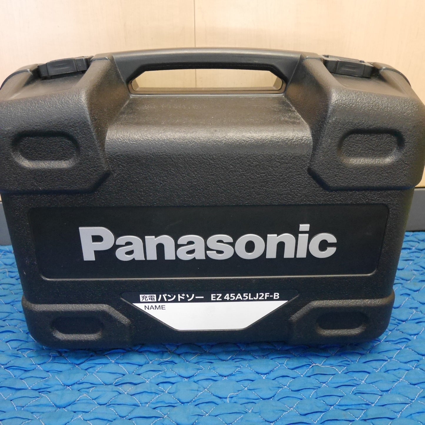 [送料無料] 美品！バッテリー2個☆Panasonic 充電 バンドソー EZ45A5LJ2F-B 電動 工具 切断機 充電器 EZ0L81 14.4V コードレス パナソニック☆