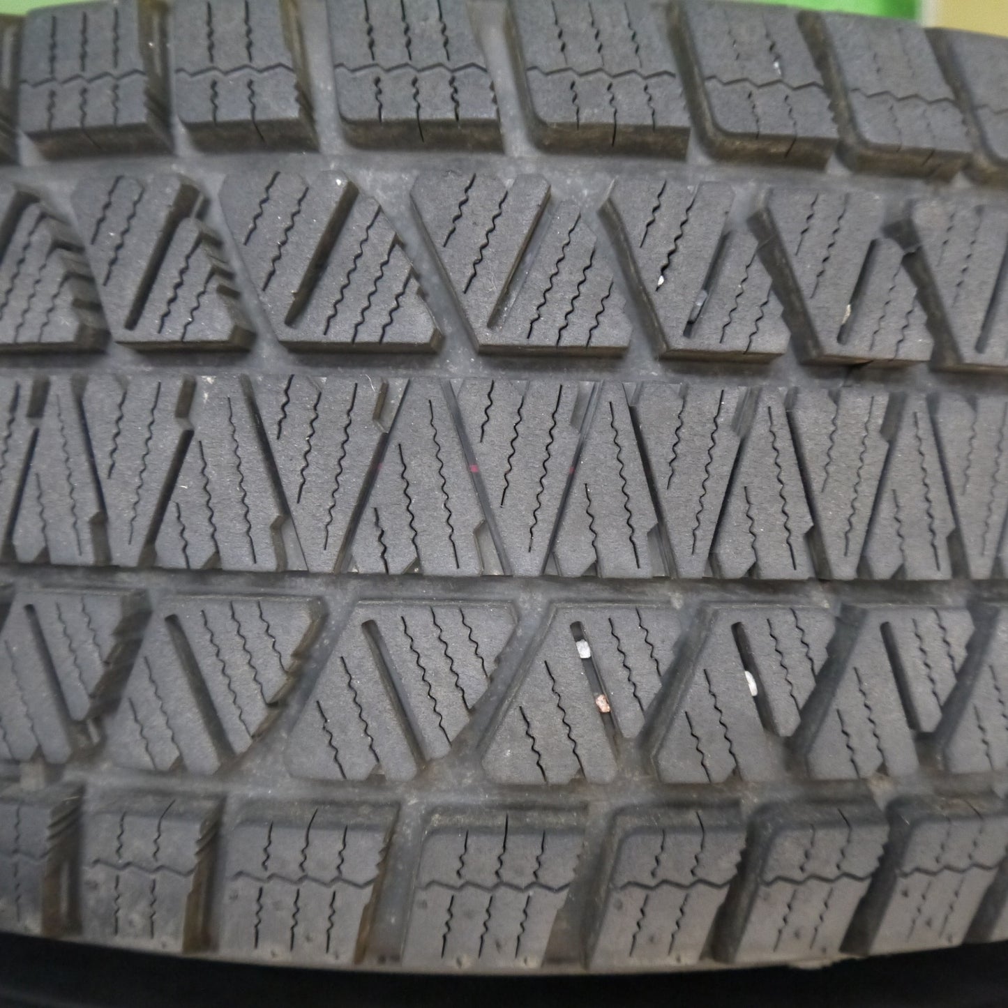 バリ溝！23年！キレイ！9.5分★ジムニー 等 215/70R16 スタッドレス ブリヂストン ブリザック DM-V3 社外 アルミ 16インチ PCD139.7/5H★5070706Hス