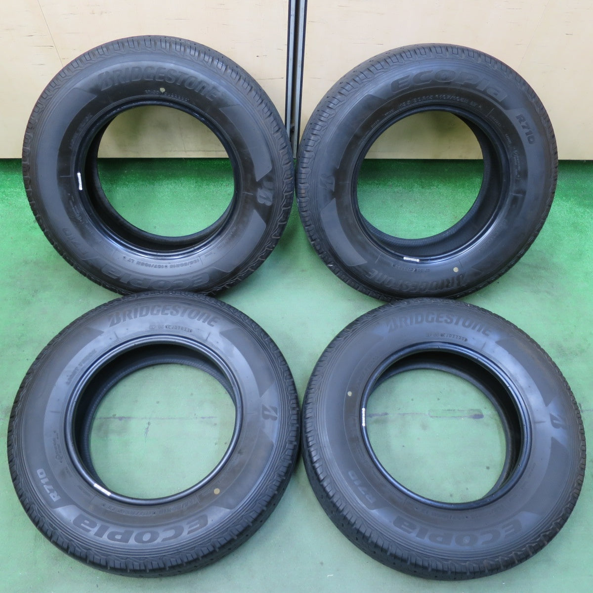 バリ溝！22年！9.5分以上★195/80R15 107/105N ブリヂストン エコピア R710 タイヤ 15インチ ハイエース キャラバン 等★5102505イノタ