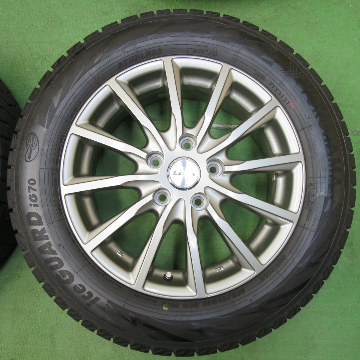 [送料無料] 超バリ溝！21年！キレイ！ほぼ10分★スタッドレス 205/60R16 ヨコハマ アイスガード iG70 LEBEN レーベン 16インチ PCD114.3/5H★4120611イス