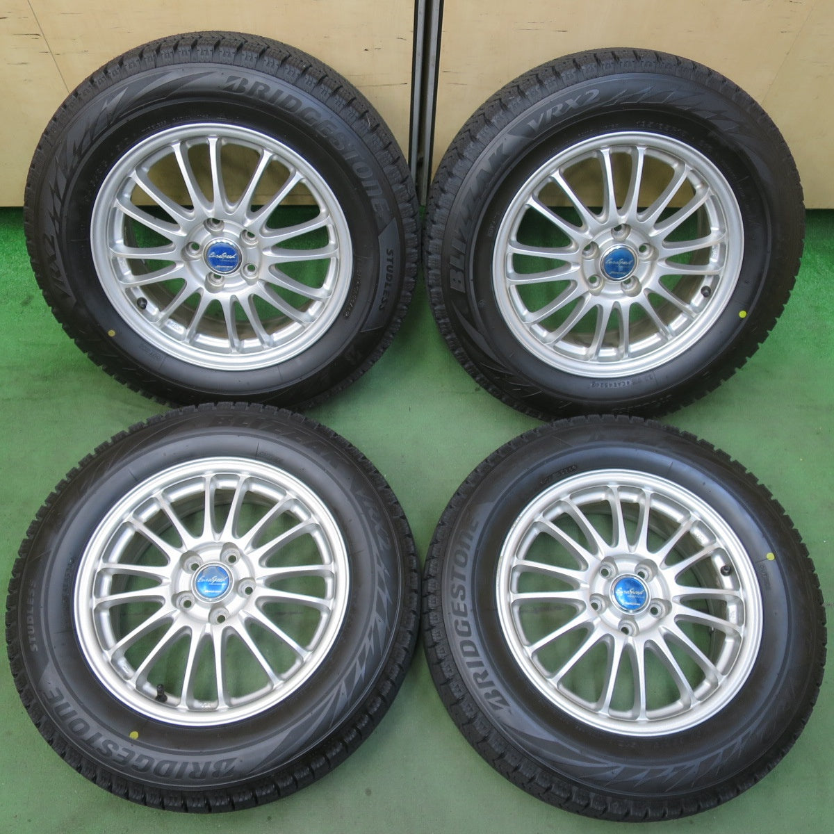 バリ溝！24年！キレイ！ほぼ10分★プリウス 等 195/65R15 スタッドレス ブリヂストン ブリザック VRX2 EuroSpeed MANARAY SPORT ユーロスピード 15インチ PCD100/5H★5111807イス