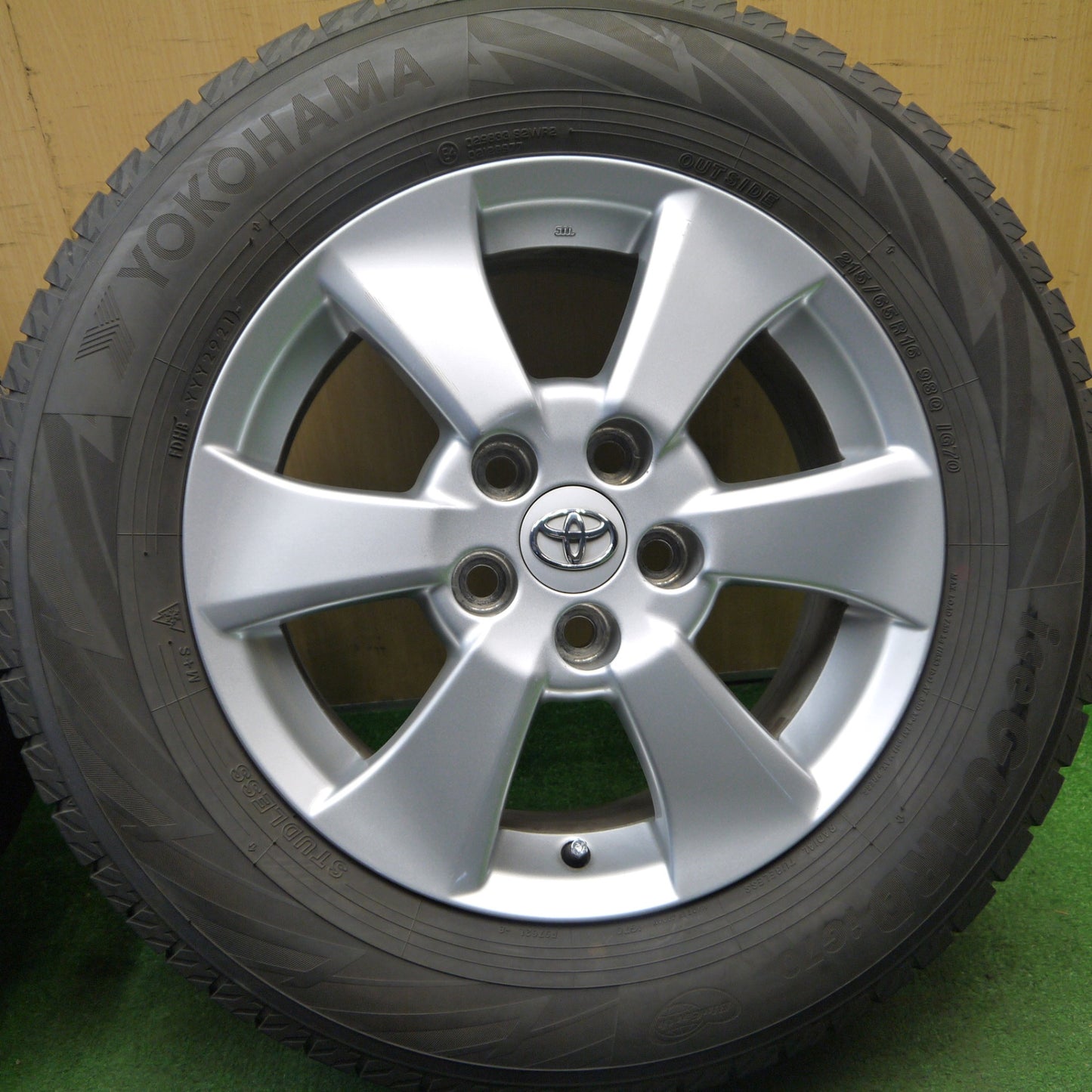 バリ溝！21年！9分★トヨタ 20系 アルファード ヴェルファイア 純正 215/65R16 スタッドレス ヨコハマ アイスガード iG70 16インチ PCD114.3/5H★5040908Hス