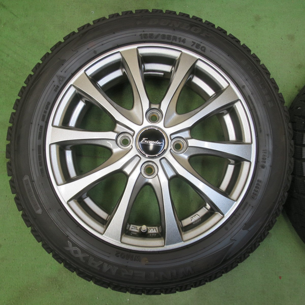 バリ溝！23年！キレイ！ほぼ10分★スタッドレス 155/65R14 ダンロップ ウインターマックス WM02 Exceeder エクシーダー 14インチ PCD100/4H★6031103イス