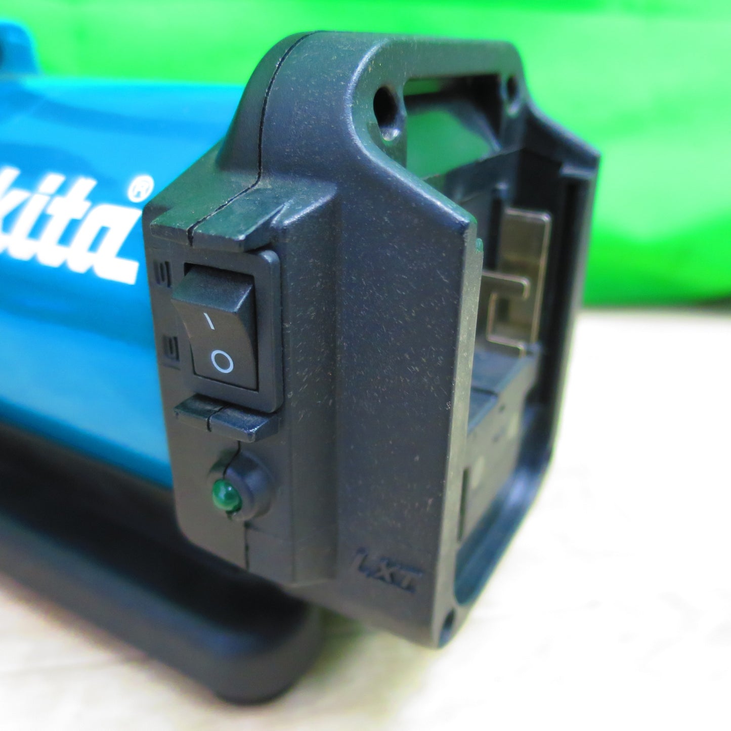 [送料無料] キレイ☆マキタ 充電式 真空 ポンプ VP180D 電動 工具 makita☆