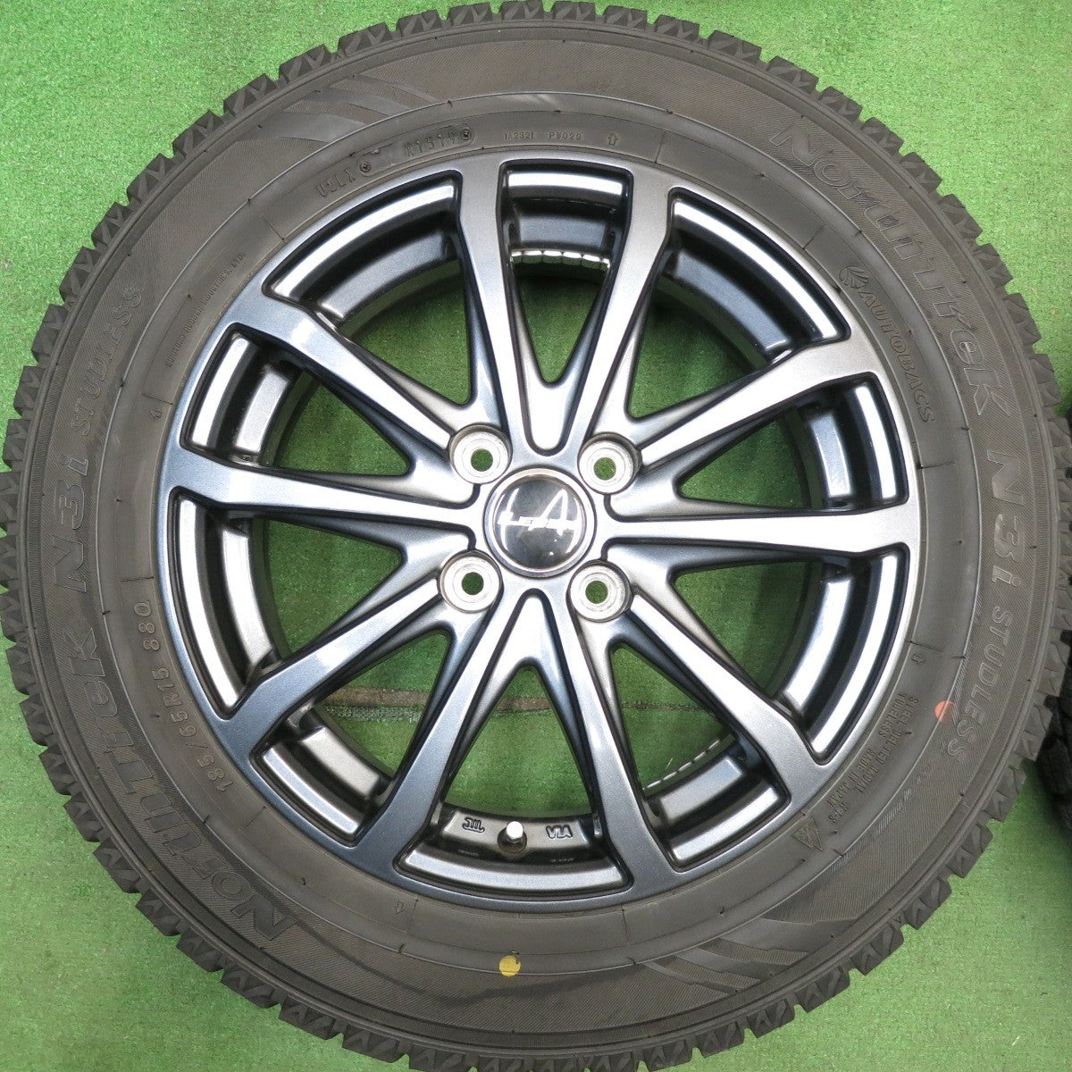 バリ溝！8.5分★スタッドレス 185/65R15 オートバックス ノーストレック N3i LEBEN レーベン 15インチ PCD100/4H★6042609HAス