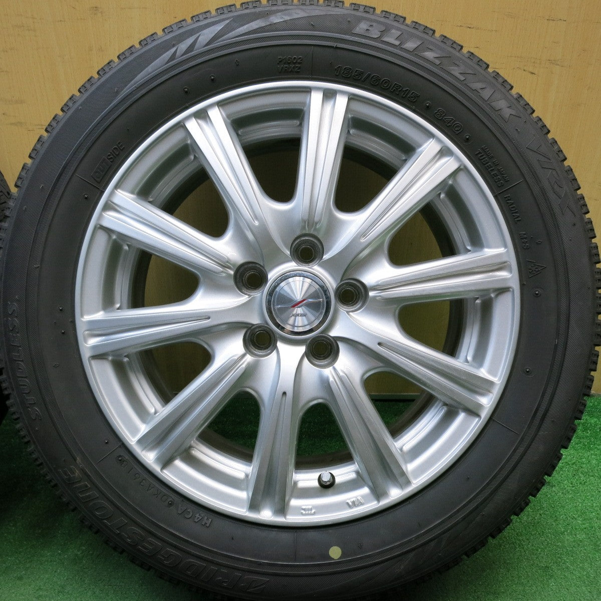 バリ溝！キレイ！9.5分★シエンタ 等 185/60R15 スタッドレス ブリヂストン ブリザック VRX JOKER ジョーカー 15インチ PCD100/5H★5053113HAス