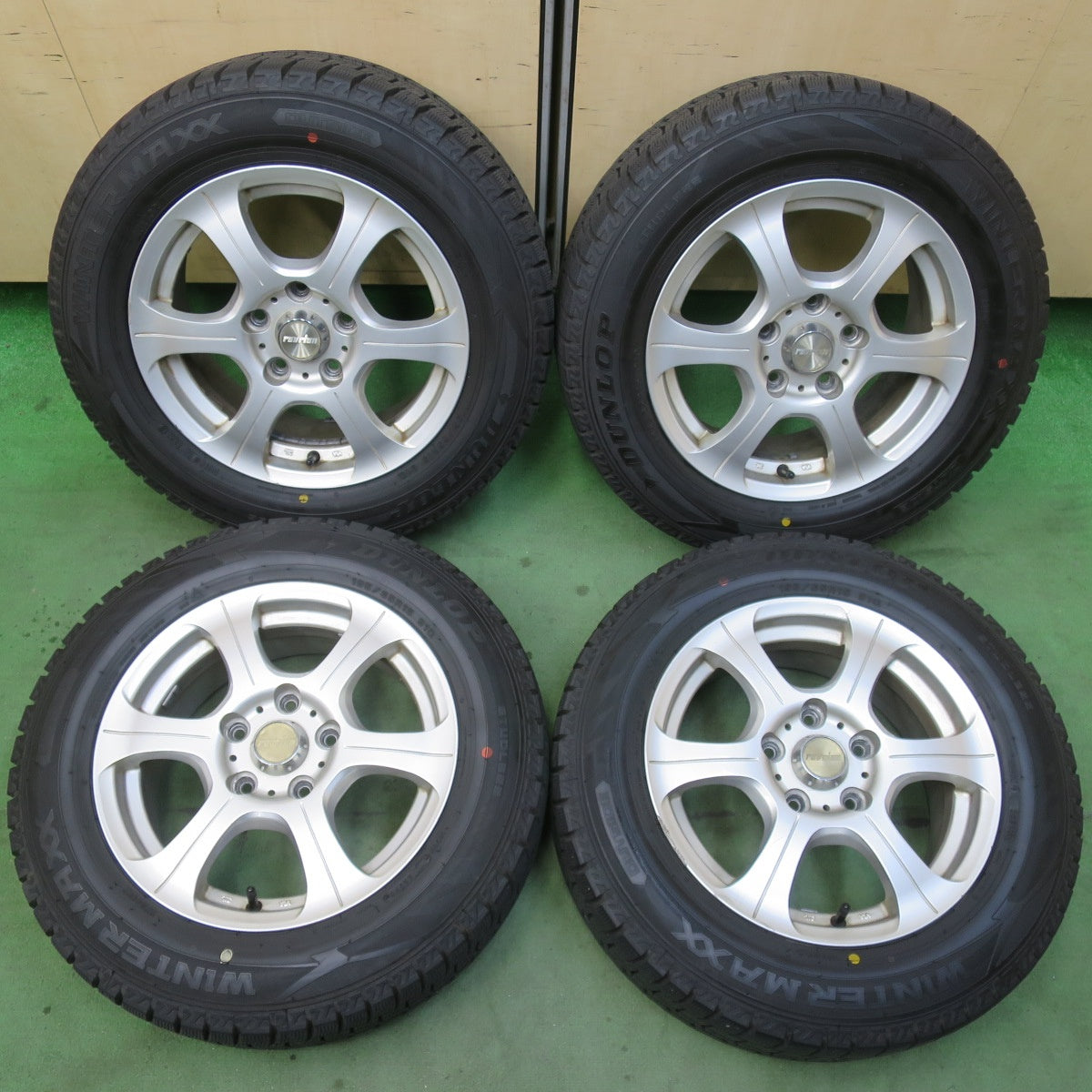 バリ溝！23年！9.5分★スタッドレス 195/65R15 ダンロップ ウインターマックス WM02 ravrion ラブリオン 16インチ PCD114.3/5H★6011007イス