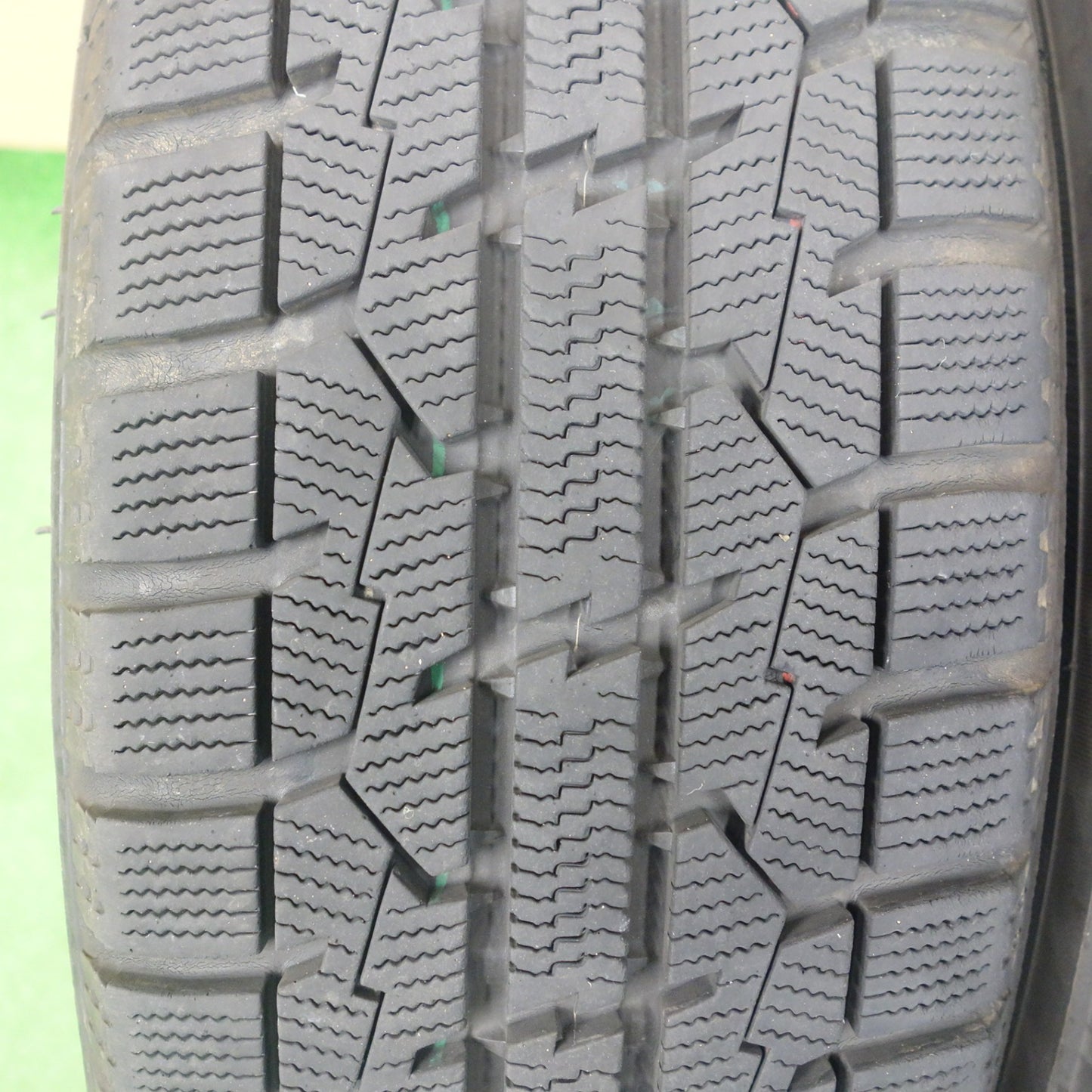 バリ溝！22年！キレイ！9.5分★スタッドレス 185/60R15 トーヨー オブザーブ ガリット GIZ ravrion RS01 ラブリオン 15インチ PCD100/4H★6051802KTス