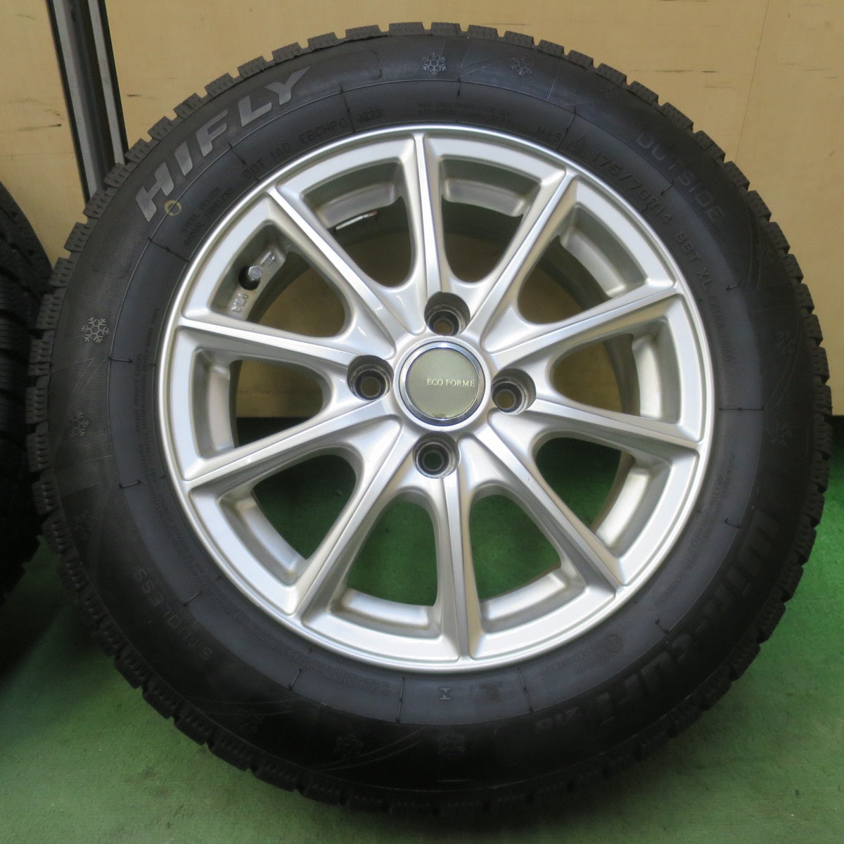 バリ溝！23年！9.5分◎スタッドレス 175/70R14 ハイフライ Win-turi 216 ECO FORME エコフォルム 14インチ PCD100/4H◎6100809イス