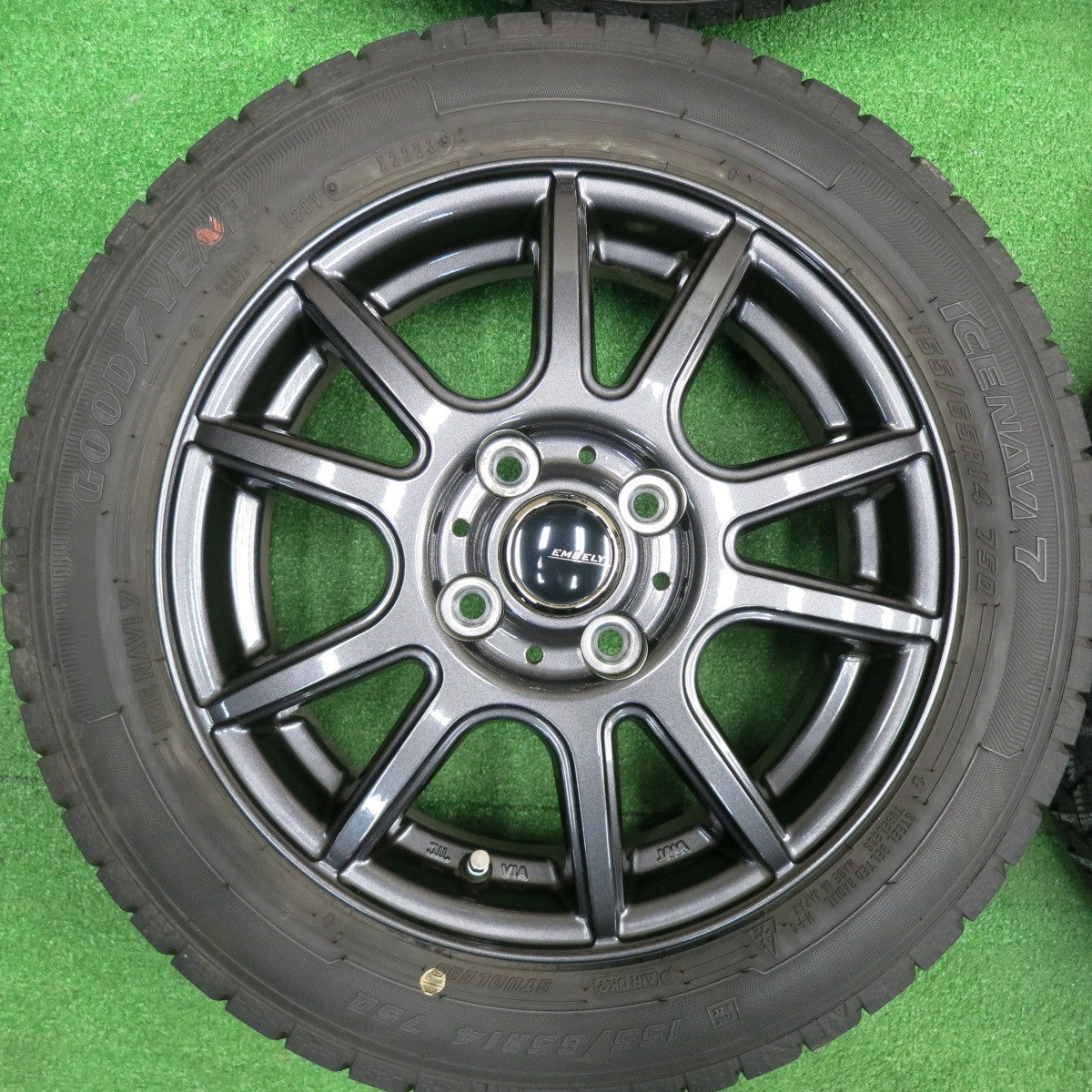 [送料無料] バリ溝！23年！キレイ！ほぼ10分★スタッドレス 155/65R14 グッドイヤー アイスナビ7 EMBELY 14インチ PCD100/4H★4120808TNス
