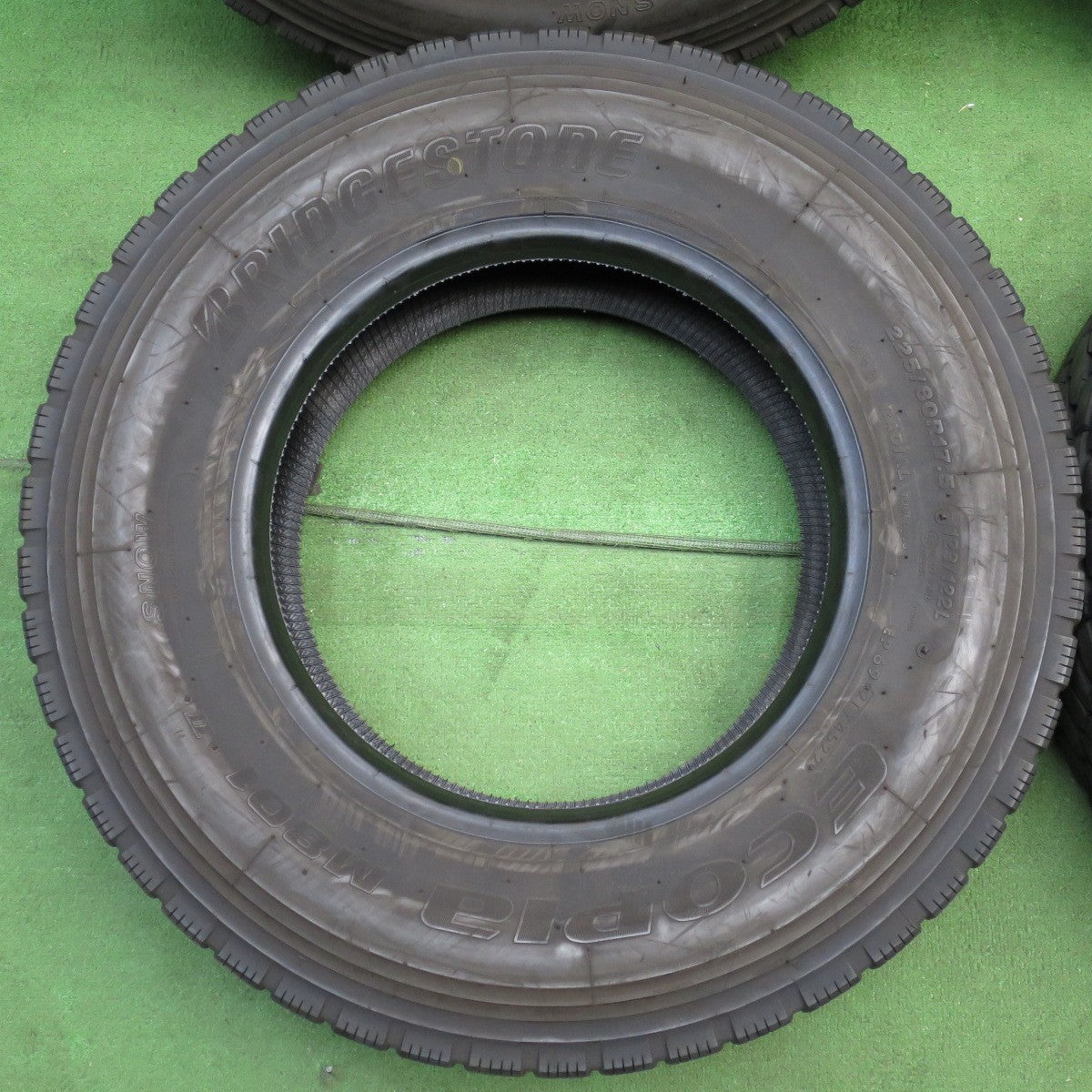 *送料無料* バリ溝！22年！9.5分★トラック タイヤ 225/80R17.5 123/122L ブリヂストン エコピア M801Ⅱ ミックス 17.5インチ★4033004KKスタ