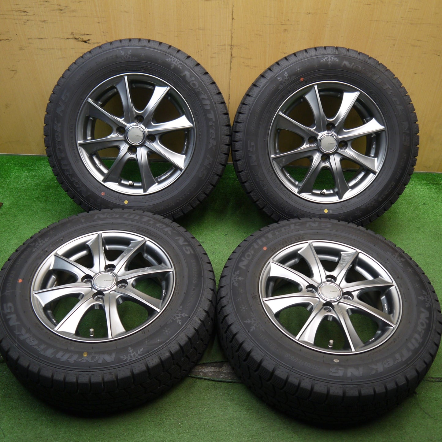 バリ溝！23年！キレイ！ほぼ10分★スタッドレス 185/70R14 オートバックス ノーストレック N5 LEBEN レーベン 14インチ PCD100/4H★5060309Hス